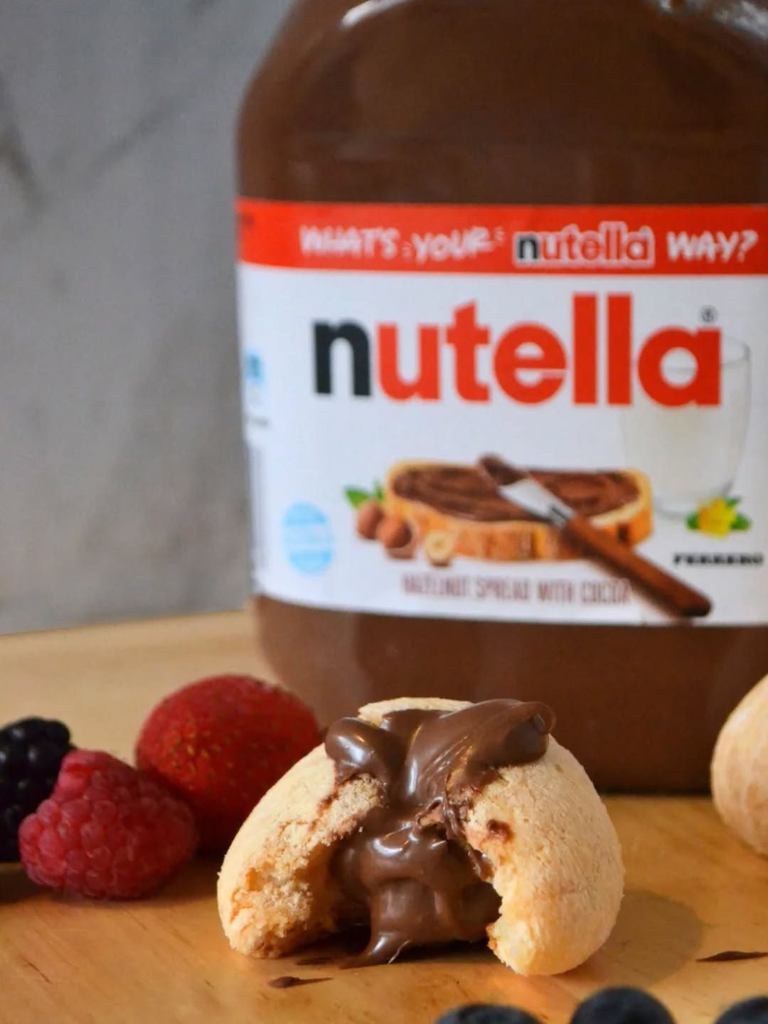 Pão de Queijo with Nutella, a little bite of happiness 🔆
#pãodequeijo #nutellalovers #cheeselover #glutenfreefood #eumundimarkets