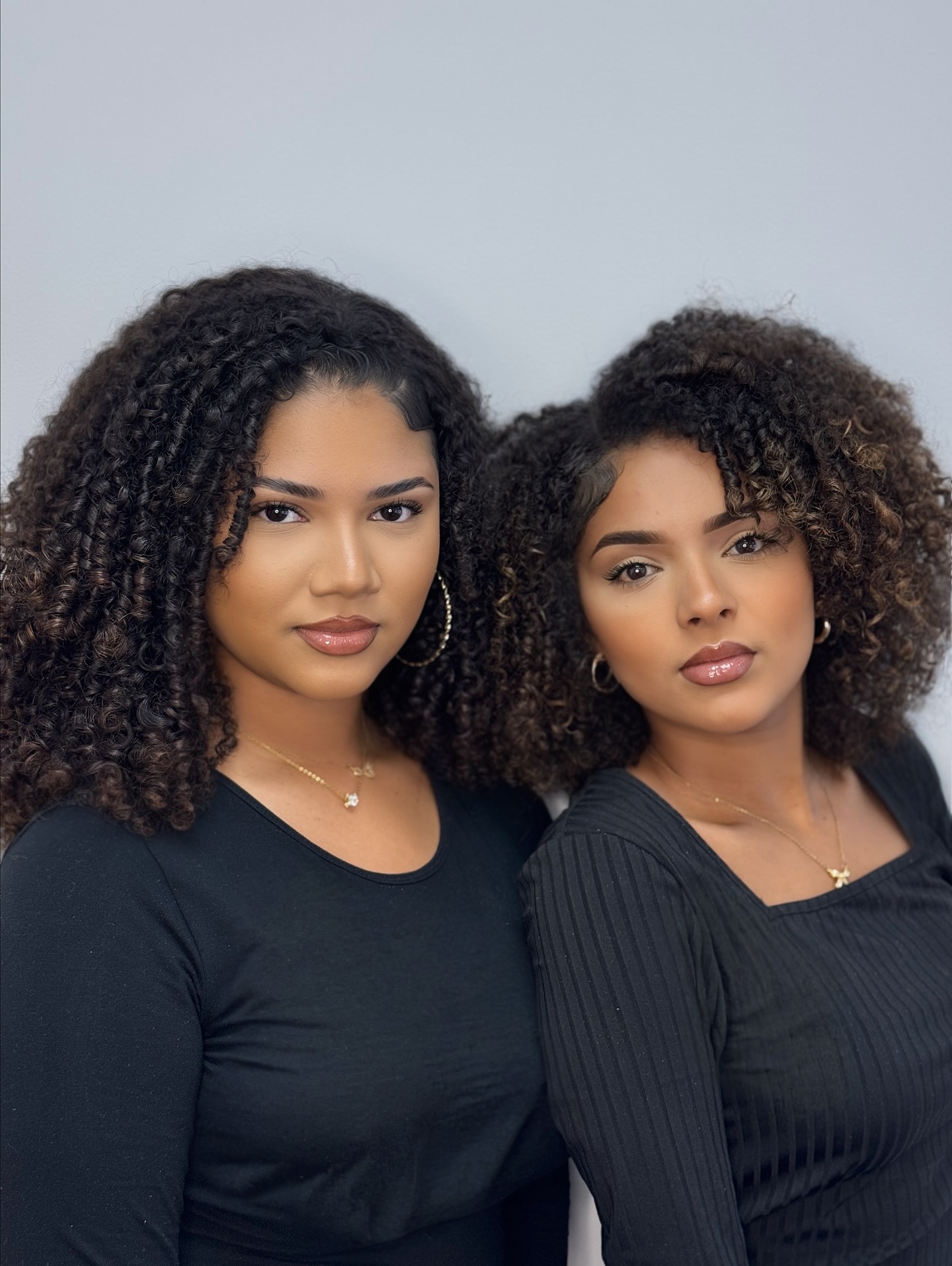 Sisters who slay their brows together, stay together 😍
Who is your brow mate? Tag them here & show them some love🤎
#dollsbeauty#eyebrows#eyebrowsamstelveen#bestbrows#browbar#eyebrowsonfleek