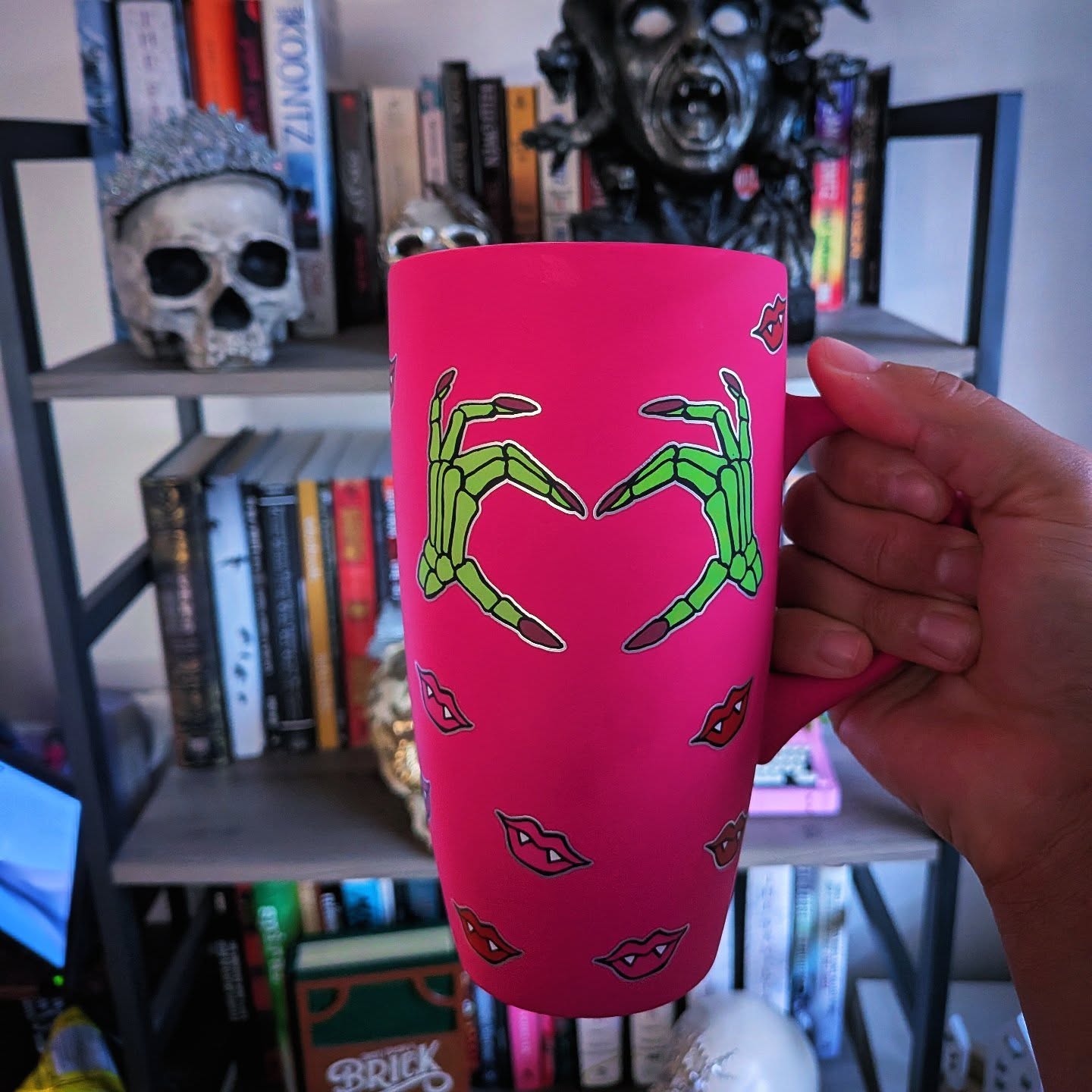 I love pink Halloween things 💗
#countdowntohalloween #coffeelover #cups #writerscommunity #booksta #saturdayvibes #spookyseason