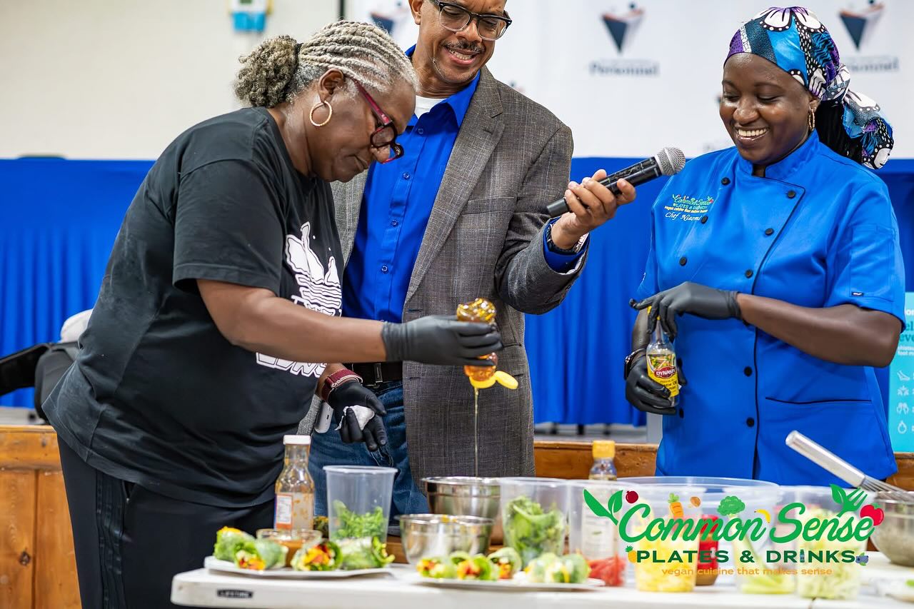 @Commonsenseplates during our Live Food Demo at the @gviwellness Health Expo in St.Croix USVI
Our presentation featured Vietnamese Summer Rolls made with ingredients sourced locally from @sejahfarmvi
With the dedication of our enthusiastic volunteers, we offered a simple, nutritious dish that received wide appreciation.
📸 @Ohanafromtheislands
#HealthisWealth #EatwithCommonSense 👩🏿🍳🌱❤️