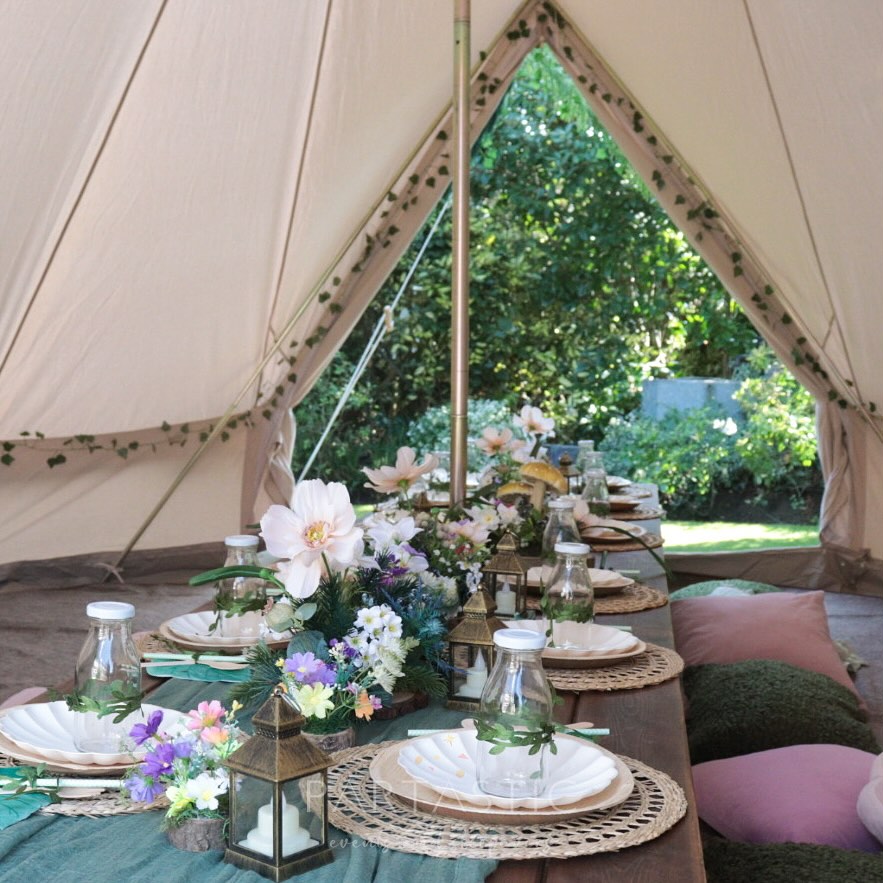 Woodland picnic in the Twin door bell tent 🌿🐿️🍄
.
.
.
.
#guildfordmums #guildfordbusiness #kidsideas #kidscelebration #surreykids #kidspartyideas #surreymums #surreysmallbusiness #partyideasforchildren #birthdayideas #kidsparty #picnicpartyhire #eventstyling #popuppartyhire #birthdaypicnic #popuppicnic #tablestyling #woodlandparty #intothewoods #partyfairies