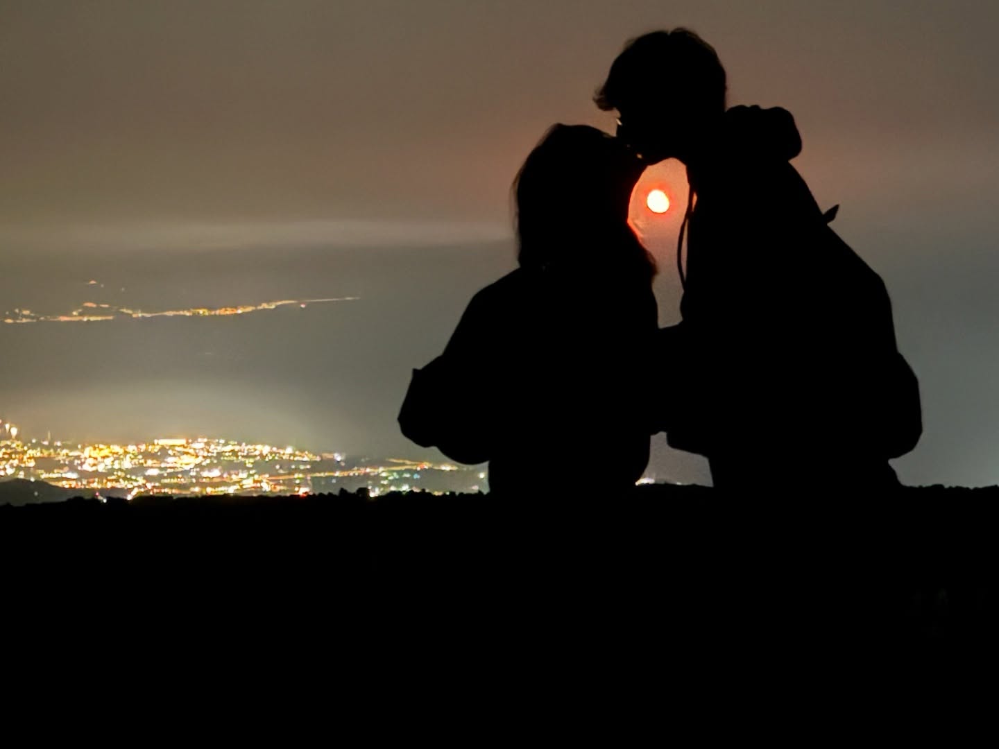 ✨Persetnidi💫
La prima rassegna @etnative e @lapardeidelletna in collaborazione con @shakagames_ @giorgiocosta_98 e @adnaturam_guide è stata magica! Una romantica serata piena di stelle cadenti, bella gente e brindisi sul nostro splendido vulcano 🥾🌋🍷✨
115 grazie ad ogni singolo partecipante, all’anno prossimo 🤟🏻