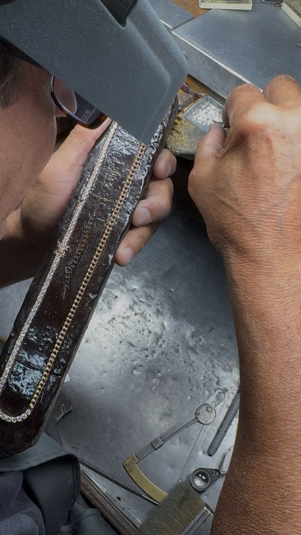 The art of setting diamonds with precision
#oconjewelry #stonesetting