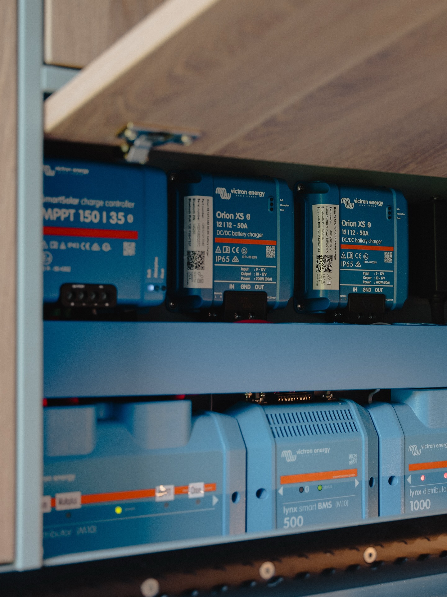 Summit 2.0’s electrical system is the backbone of off-grid freedom. A full Victron system designed to keep you going:
⚡ 2x200Ah LiFePO4 battery - days of power without compromise, and room to add more
⚡ 3kVA inverter - run anything you need
⚡ 480W solar - the sun is your fuel station
⚡ Dual 50A Orion XS DC/DC chargers - charge up as you drive
⚡ Easy monitoring from the app and your control panel
Full cooked breakfast in the Highlands. Remote work from Dartmoor. Charge your e-bike ready to take on the Alps.
Ready for adventure? Get in touch.
#onyxvansuk #exploremore #adventurevan #mantge4x4
#ElectricalSystems #Victron #OffGrid #Solar #PowerIndependence #VanElectrics