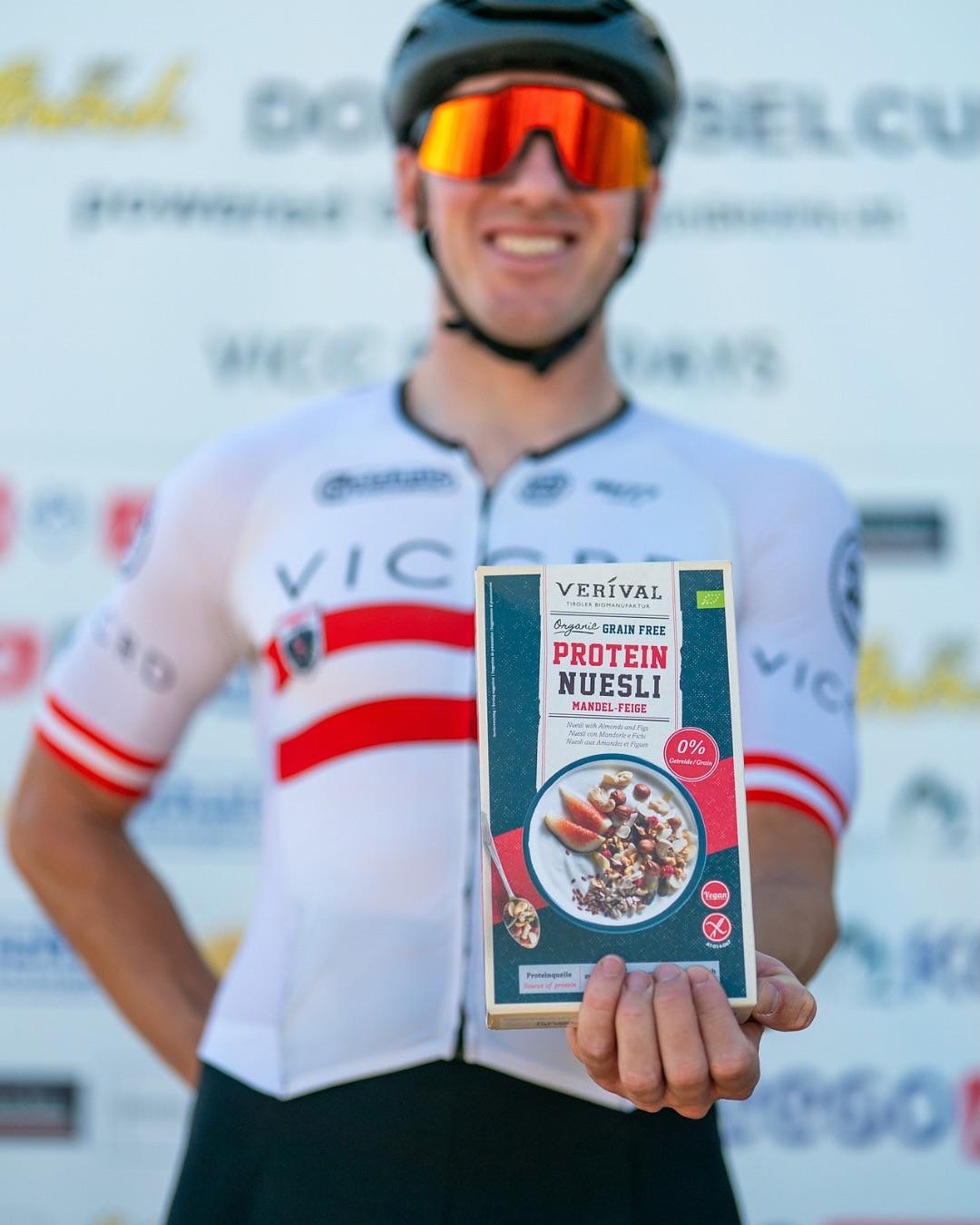 Fuel for the podium 🥣🚴♂️
Our winners kick off their day – and their training – with @verivalbio organic goodies. 💪🌄
Thanks to Verival for the support at VICC Race Day 5 and for powering up our prize packs! 🙌
🎯 Don’t miss out: More Verival fuel at Race Day 7 on September 20th!
📍 Donauinselcup | VICC Race Days 2025
⚡️ More partners coming soon – stay tuned!
#Verival #OrganicFuel #VICCRaceDays #DonauinselCup #SponsorLove #PorridgePower #CleanEnergy #MoreToFollow #RaceDay7