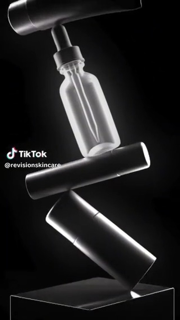 🍊 The Vitamin C Serum That Does More: Revision Skincare C+ Correcting Complex 30%™ 🍊
Not all Vitamin C serums are created equal—and here’s why this one is different:
🔹 Most Vitamin C serums use L-ascorbic acid, which can be unstable, irritating, and lose effectiveness quickly.
🔹 Revision’s formula uses THD Ascorbate (Tetrahexyldecyl Ascorbate) — a highly stable, oil-soluble form of Vitamin C that penetrates deeper into the skin with less irritation.
✨ What it does:
Brightens uneven skin tone + improves radiance 🌟
Helps reduce visible signs of aging (fine lines, wrinkles, dullness)
Defends against free radicals + environmental stressors
Supports your skin’s natural microbiome (unique to Revision’s formula!)
The result? A stronger, brighter, healthier-looking complexion—with stability and results you don’t always get from standard Vitamin C serums. 💧
#VitaminCSerum #RevisionSkincare #CorrectingComplex #AntiAgingSkincare #SkincareScience #H#HealthySkinJourney #glowingskin #SkinGoals #beauty #skinhealth #skincare #dryskin #skinclinic #aesthetics