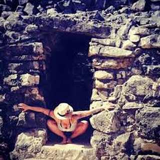 Kippsfesters!
We are very pleased to have our dear friend Wendy Martin helping us slide back in to our minds, bodies and spirits to greet the day with some gentle yoga on the Sunday morning of Kippsfest.
Her tenderness and compassion for the wildness of living are ever expanding as are her skills to make that an embodied reality.
Things are coming to get her nicely. See you in a couple of weeks. #kippsfest2025 @wendy.martin.art @muskokatyedye