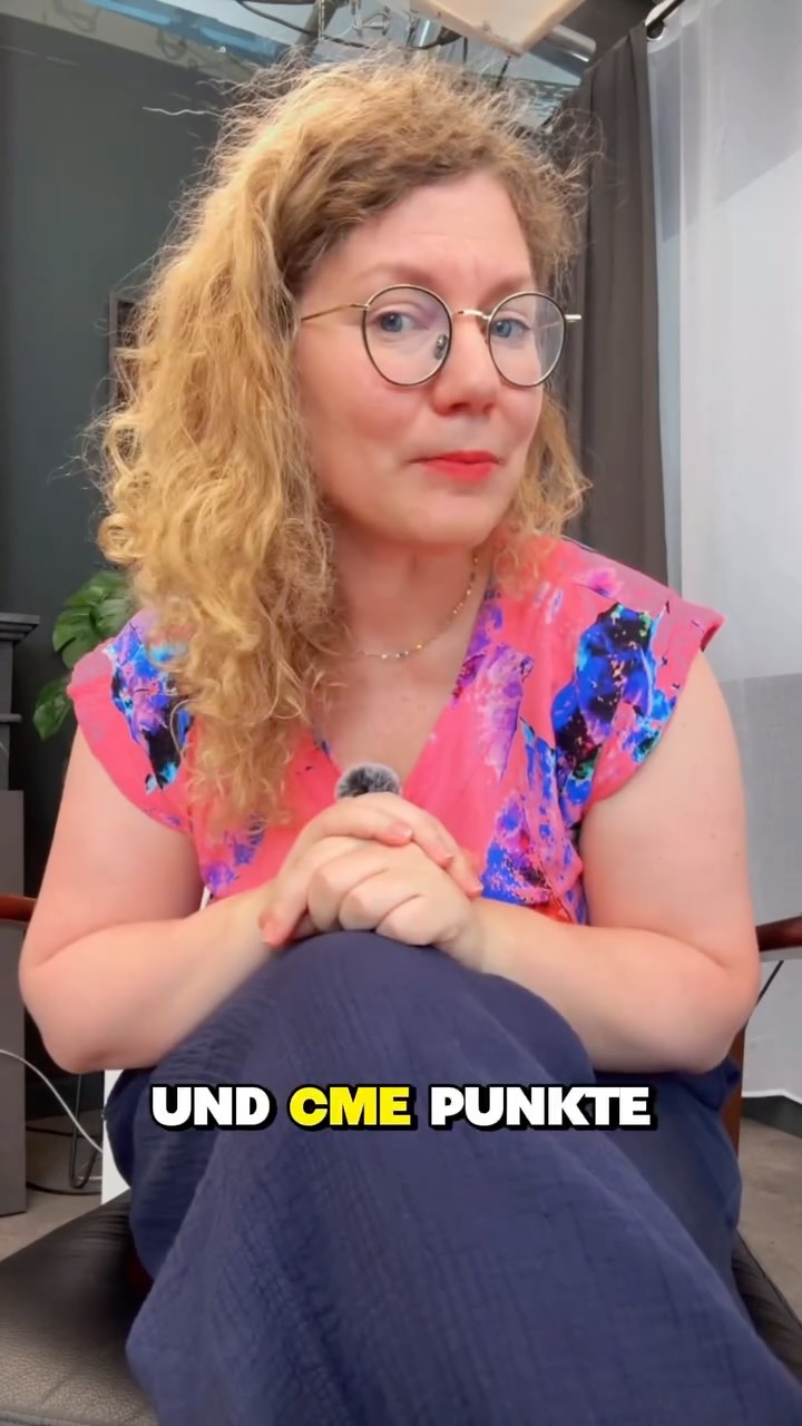 Weiterbildung, am Zahn der Zeit, wissenschaftlich und über den Tellerand hinaus – und CME-Punkte für Ärzt*innen gibt’s obendrauf.
Der Period of Change 2025 bringt am 11. & 12. September in Berlin Ärztinnen, Therapeutinnen, Coaches, Aktivist*innen und alle zusammen, die Medizin und Zyklusgesundheit neu denken wollen. Und jede kann hier noch was lernen.
Unser diesjährges Motto lautet: “Zyklus in Gesundheit & Krankheit” und wir betrachten Themen wie PMS, PMDS, Endometriose, PCOS, Wechseljahre, Ernährung & Training im Zyklus, psychologische Sicherheit am Arbeitsplatz mit Zykluskrankheit, Sexualität und Schmerzen und vieles mehr. Hier ist kein Thema tabu und Mehrwert für alle dabei.
Wir sind stolz, dass der Period of Change schon zum 5. Mal Menschen durch und mit Zykluswissen vereint und wir zum 3. Mal den Innovation Award on Menstrual Cycle Research verleihen können.
Sei dabei am 11. + 12.09.
📍 Location: Berlin – University of Europe
🧩 inkl. Expo, Networking & Kinderbetreuung vor Ort (nach Anmeldung).
🎟 Tickets & Infos: Link in der Bio.
Wir freuen uns auf dich!
#periodofchange #periodofchange2025 #zykluswissen #fachtagung #kongress #medizinwissen #ärzte #gynäkologie #frauenmedizin #frauengesundheit #zykluscoach #menstruationmatters #periode #wissenfüralle #aufklärung