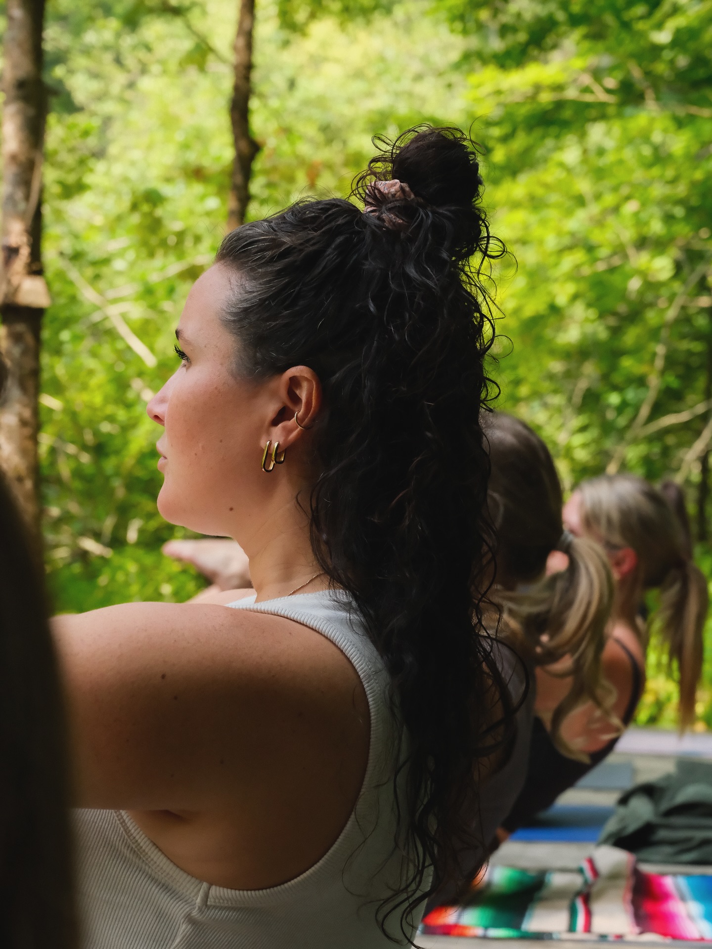 SEYONA | Liberté & Repos
Le weekend passe j’ai eu l’immense plaisir de photographier et d’enseigner lors de la retraite Liberté et Repos de @experienceseyona avec @rosazure . Un groupe de femmes incroyables qui ce sont réunis dans l’amour, la confiance et la bienveillance! Quel bonheur d’avoir été parmi elles 🌿