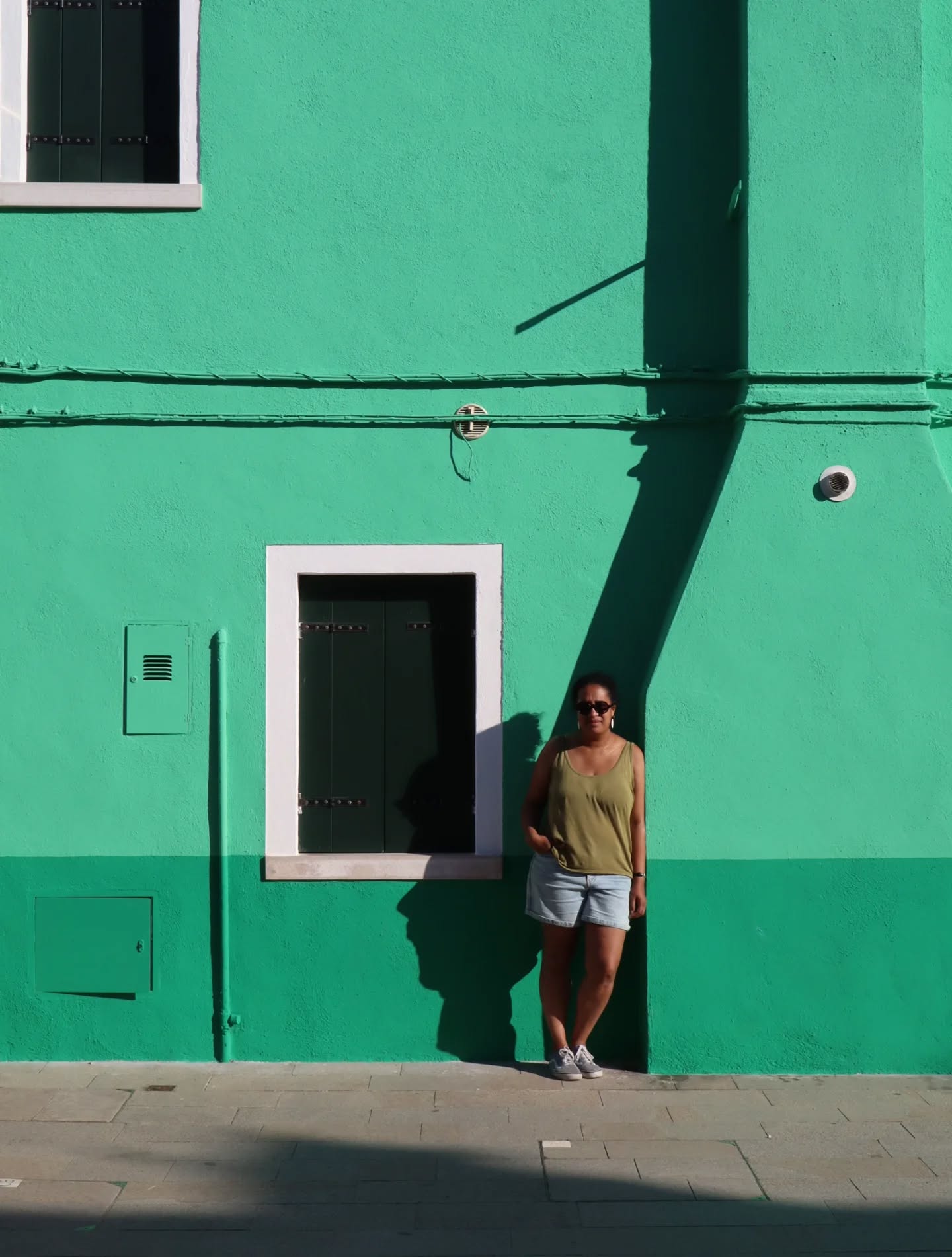 Take me back ...Burano 2025.
Ou petit deni de reprise . Est-ce que je suis déjà fatiguée de la repise ? ......😅 Les vacances ont été tellement magiques que la reprise est un peu difficile. Une rentrée intense: production, comptabilité, shooting, Maison & Objet et préparer le nouveau projet ! Mais reprendre avec avec une super team, des personnes engagées, motivées et fidèles ça n'a pas de prix! Je mesure la chance d'aimer le métier que je fais et de travailler dans ce cadre là !
Note à moi-même tout de même prévoir 1 ou 2 jours de transition!
.
.
.
#poussieredesrues #entrepreneur #love #projet #summer