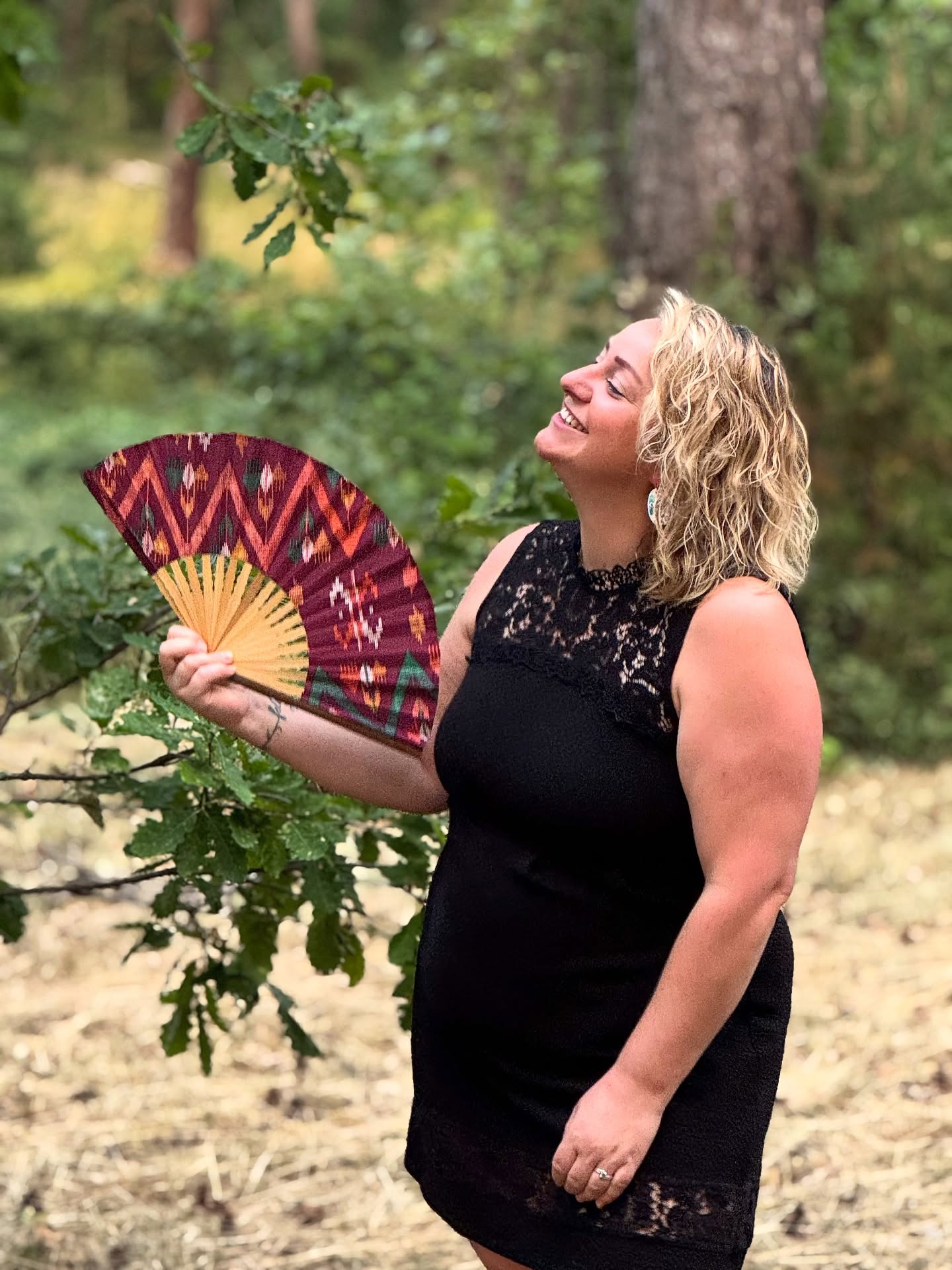 33 ans 🎂 Ça méritait au moins un petit shooting en robe de soirée au milieu des chênes🌳
Petite mise au vert en famille avant de reprendre un rythme effréné 🎶
Prenez soin de vous.
On se retrouve vite !
Joy ☀️