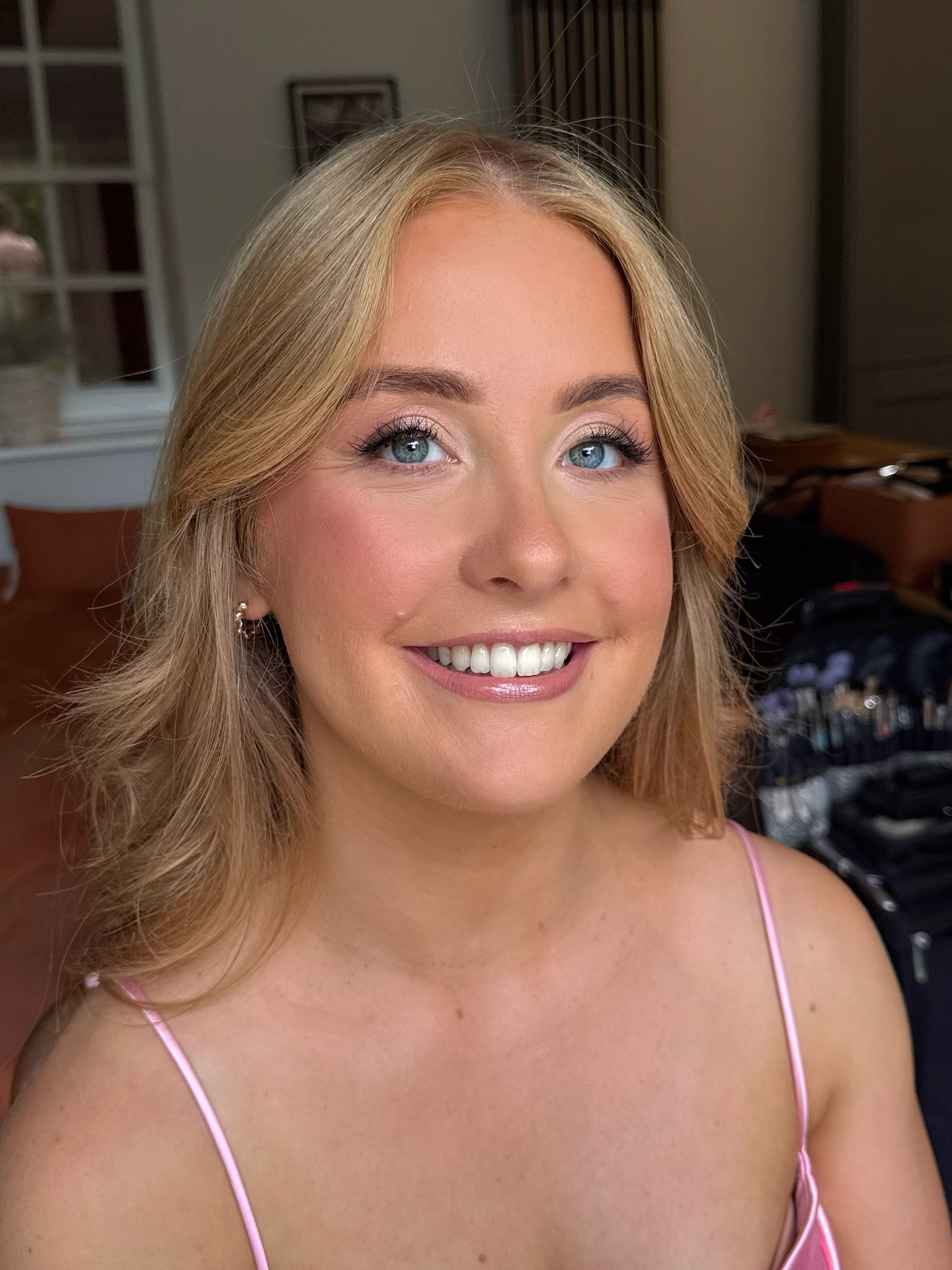 EDEN🩷 Charlotte dressed each of her bridesmaids in their own pastel colour and it looked stunning!! We opted for a pink blushy glam to compliment Edens blonde hair, blue eyes and of course her dress✨
Each of charlottes bridesmaids had pre saved some of my makeup pictures and then fully trusted me to create a glam perfect for them!! It was a true collaboration and I loved every second 🩷
Ps…. Blue eyes and pink tones?! Match made in heaven✨
#bridesmaidglam #blushmakeup #bridalpartyglam #bridalglow #softglammakeup #kentmakeupartist #kentmua #kentweddingsuppliers #prestoncourtwedding #kentbride #surreymakeupartist #essexweddingsuppliers #surreyweddingsuppliers