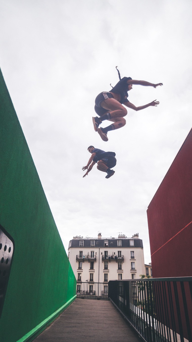 🎥 Cours avancés – Du Parkour brut sur les dalles d’Olympiades
Dans cette vidéo, découvrez un aperçu d’une séance de perfectionnement au parkour, en plein air et sous un beau soleil Parisien ☀️
Ici on respecte et transmet les valeurs originelles du Parkour : renforcement physique, dépassement de soi, partage et bienveillance 🙌
📅 Et pour aller plus loin : Stage découverte le mercredi 27 août – une occasion idéale pour vous lancer !!
🌿 Rien de tel qu’un entraînement en extérieur pour (re)découvrir le plaisir de bouger autrement.
👀 Regardez la vidéo pour un aperçu concret, et contactez-nous pour réserver votre place au stage !
🎥 @petecasta
#Parkour #Parkourparis #pkp