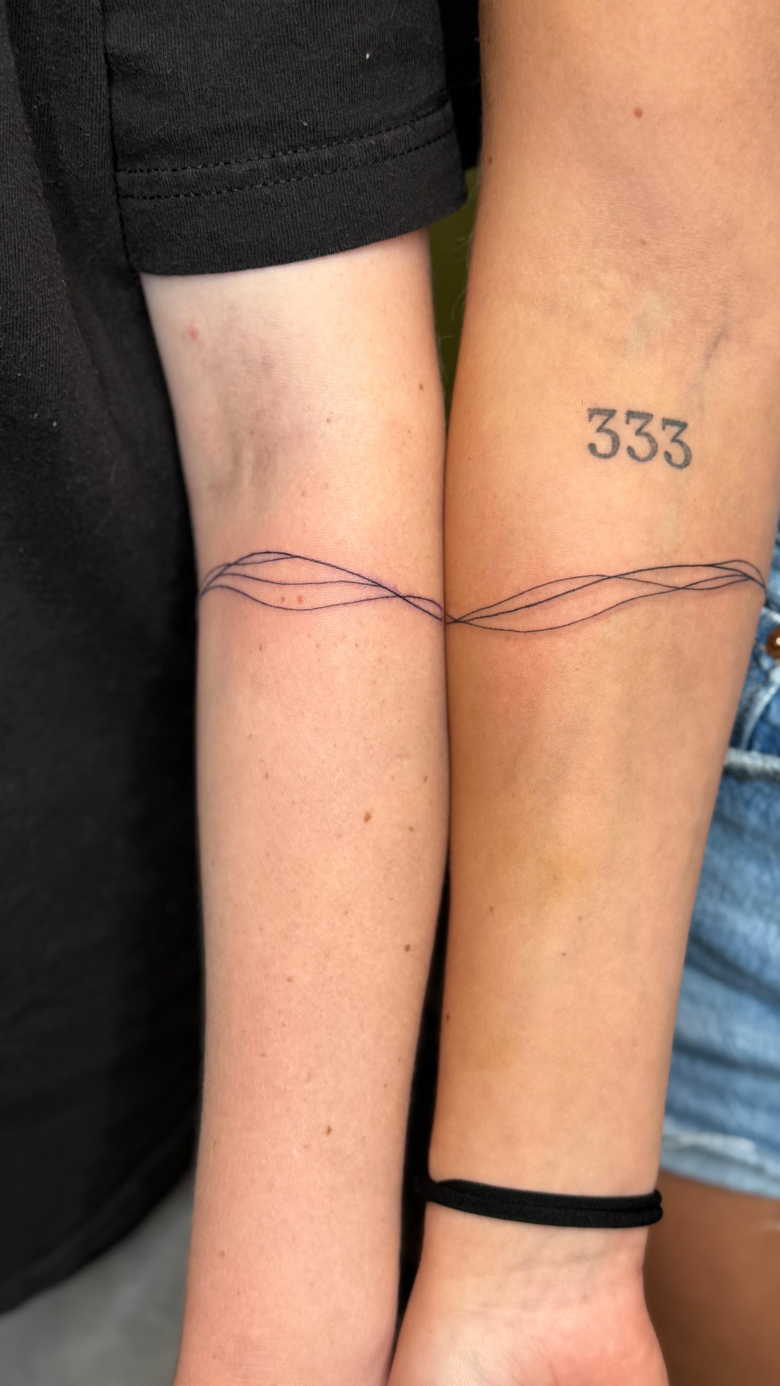 Such a fun idea! Let’s do more of these!! Tag your bestie that needs this in their life ✌🏼
#sanantoniotattooartist #femaletattooartist #sanantoniotattoos #customtattoo #sanantoniotattooshop #finelinetattoo