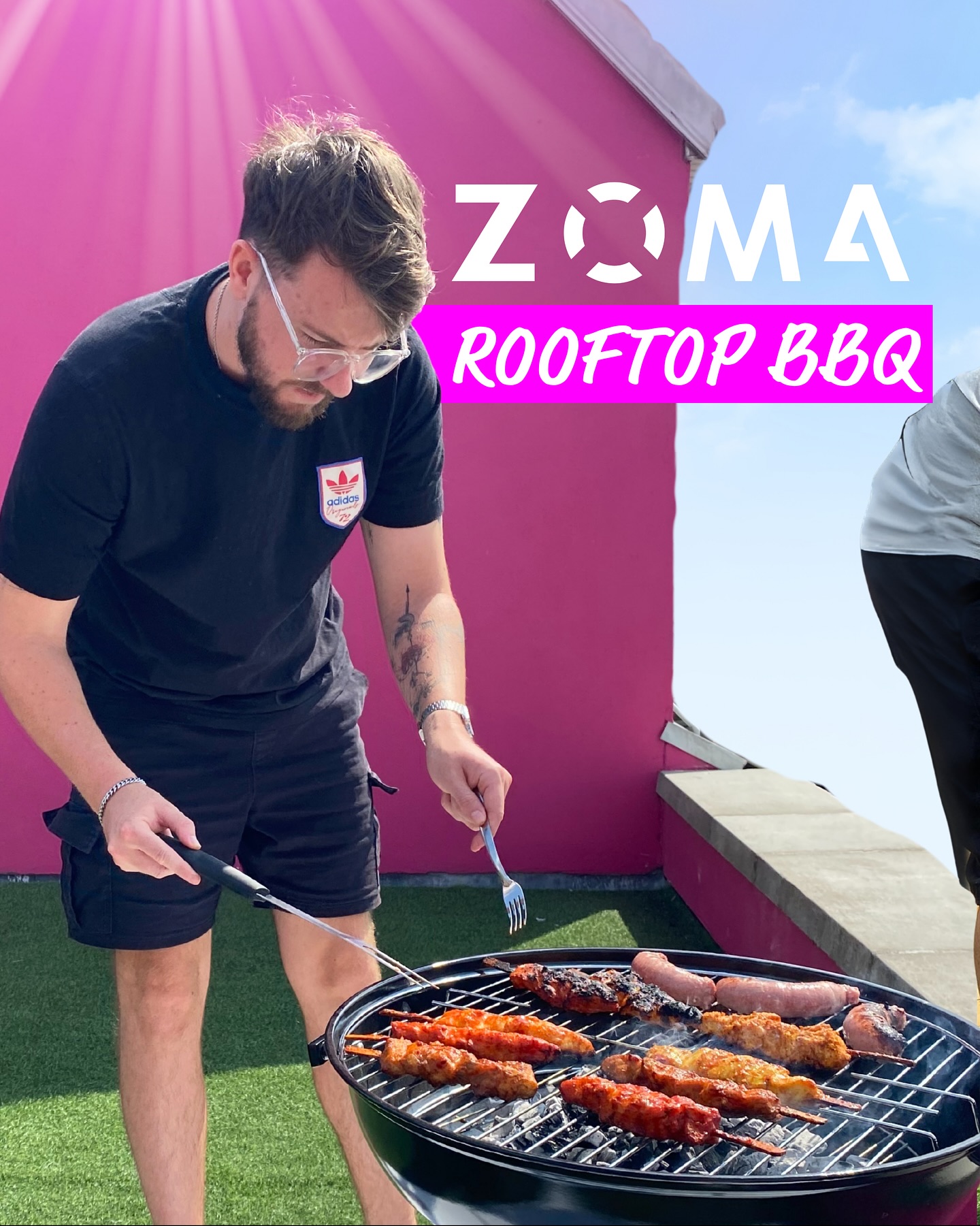 ☀️🍔 Would have been a shame not to put the weather to good use with a Rooftop BBQ on Friday. It was the perfect chance to take in some sun, enjoy great food, and unwind as a team.
It was also a chance to catch up with some old friends in the form of James - a man who played a huge role in ZOMA’s early growth. 🩷
Big thanks to our friends in @kierans_family_butchers for sorting the team out with the best meat possible for the BBQ. Top class as always.