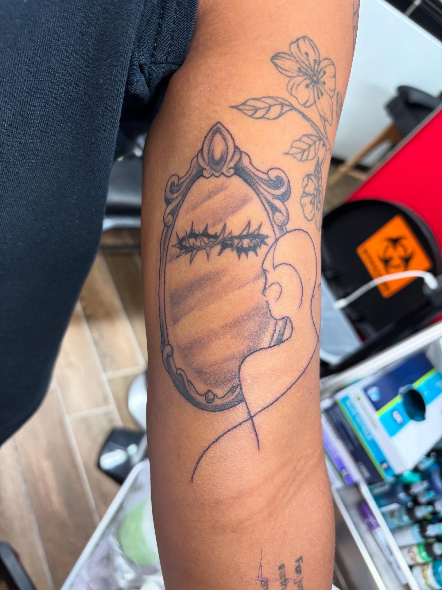 Photo dump! A collection of some of my fave smaller pieces done in the last few weeks🌞 My books are open, stop by the shop or dm me and let’s make some tattoos happen! #tattoo #tattoos #walkins #customtattoo #blackandgreytattoo #colortattoo #queertattooartist