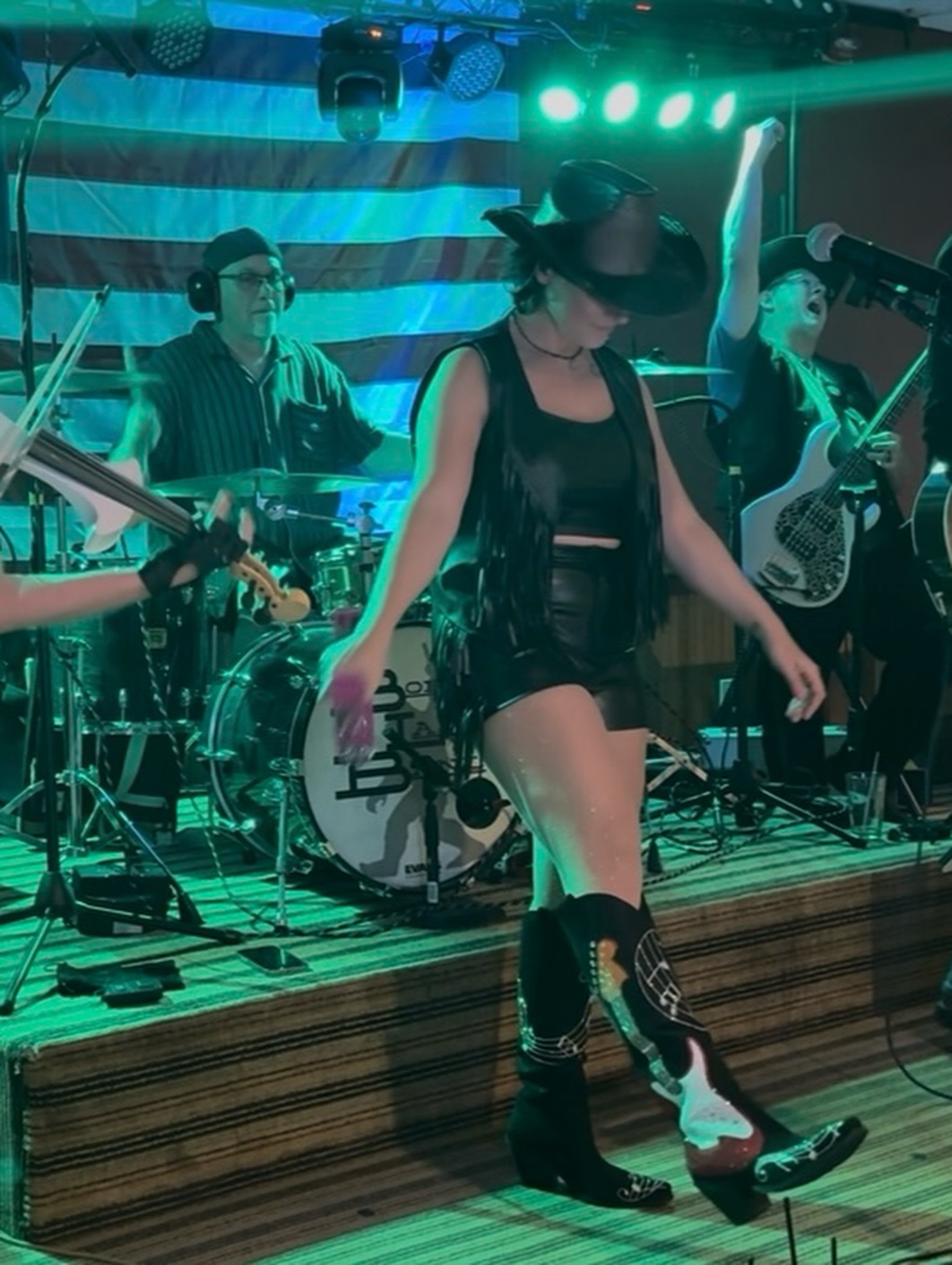 Thank you to @bobbylaw_music for inviting me out to sit in at @wcsaloon this weekend! @wetkiss_boots #wetkissboots #winnerscircle🏆 #saloon #country