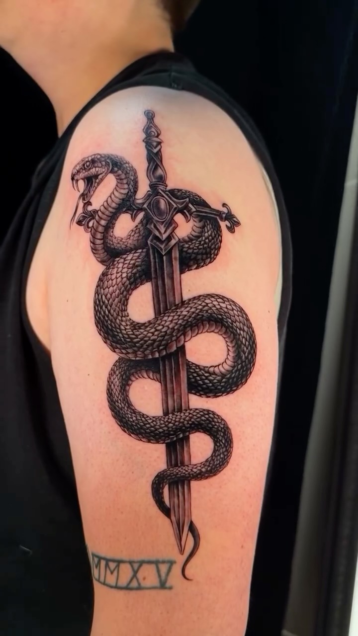 Give me your skin 🙂↕️ #femaletattooartist #arizonatattoo #mesatattoo #tattooideas #arizonatattooartist #blackandgreytattoo #colorrealismtattoo #colortattoo #ink #tattoos #tattooartist