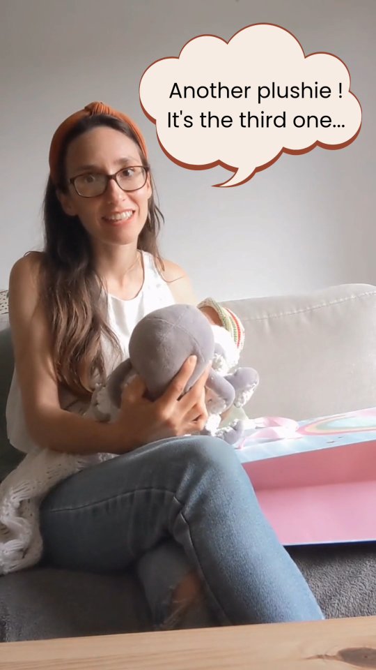 💬 "Another soft toy. Another gift… for the baby. But what about the parents? 💛
Postpartum isn’t just about cute clothes, it’s about healing, rest, and feeling supported.
Imagine receiving a home-cooked meal, a massage, a doula visit, or simply someone taking care of the chores so you can breathe.
✨ These are the gifts that truly change the early weeks.
They nourish, they soothe, they remind parents: you matter too.
Because a well-supported mother = a well-supported baby.
Because a cared-for parent = a stronger family.
Let’s shift the culture of gifting. Parents deserve more than a pile of baby clothes. They deserve care, love, and support."
👉 And you, what’s the one gift you’d have loved in your postpartum?
Comment below and help me to create a great birth gift list dor new parents
#parentsmattertoo #postpartummatters
#birthgiftideas
#thefourthtrimester
#moherthemother
#Postnataldoula
#BristolMums
#BristolDoula #planyourpostpartum #postpartumessentials
#lightofadooula