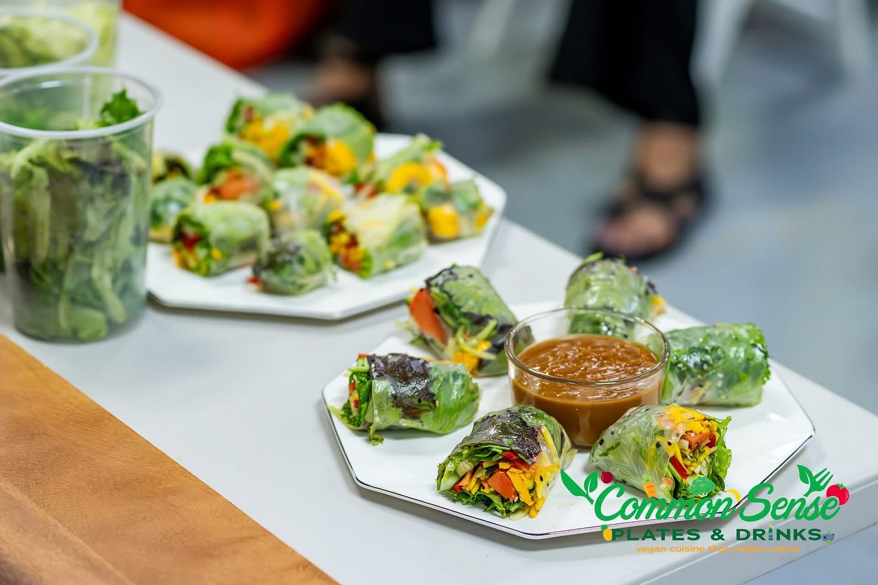 @Commonsenseplates during our Live Food Demo at the @gviwellness Health Expo in St.Croix USVI
Our presentation featured Vietnamese Summer Rolls made with ingredients sourced locally from @sejahfarmvi
With the dedication of our enthusiastic volunteers, we offered a simple, nutritious dish that received wide appreciation.
📸 @Ohanafromtheislands
#HealthisWealth #EatwithCommonSense 👩🏿🍳🌱❤️
