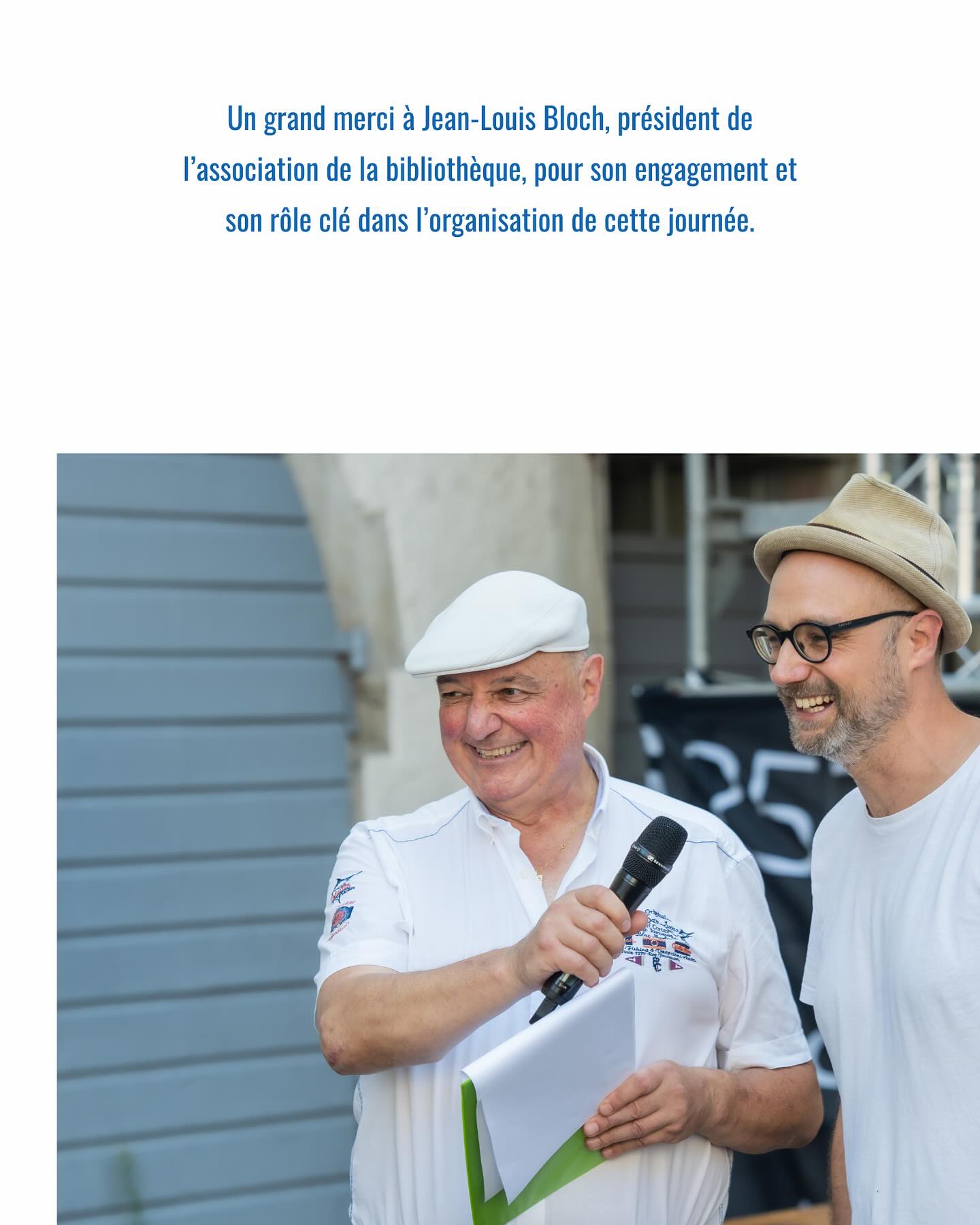 🎉 50 ans, et toujours autant d’amour pour les mots et la lecture! 📚✨
Samedi 16 août, vous étiez nombreuses et nombreux à participer à notre grande dictée publique sur la place de la Liberté. Un texte unique, rédigé pour l’occasion par Michaël Bloch et lu par Christophe Gutzwiller. Un vrai moment de complicité, de culture et de rires, sous un soleil radieux ☀️
🥂 Merci à toutes et tous pour votre présence! Un merci tout particulier à Jean-Louis Bloch, président de notre association, pour l’organisation de cette fête mémorable. Vous avez prouvé à quel point votre bibliothèque compte dans la vie de La Neuveville 💛
📖 Rendez-vous pour les 50 prochaines années d’histoires partagées…
📸 @cyrillemotion (retrouvez d’autres images de la manifestation sur notre site internet!)
#LaNeuveville #Bibliothèque #50ans #Jubile #DictéePublique #Culture #Lecture #BibliothequeLaNeuveville