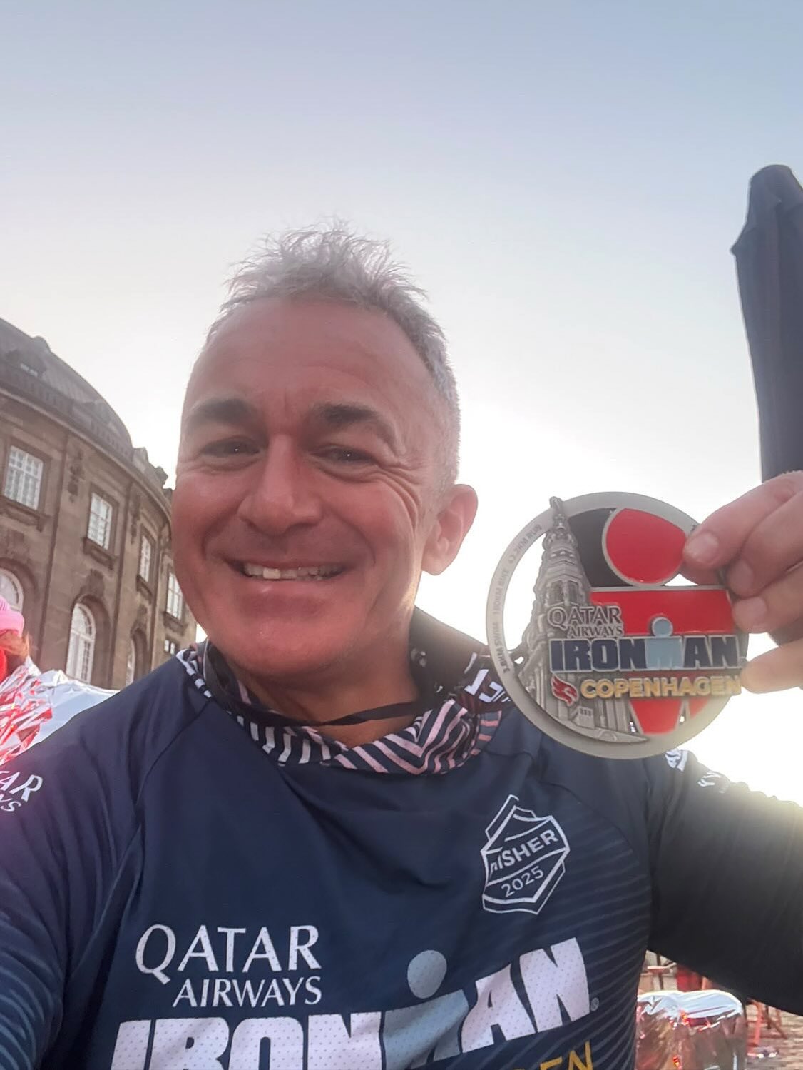 🏅 Monday Medals 🏅
Firstly! Huge congratulations to @jeremy._.rowe who completed Ironman Copenhagen!!! Insane! Well done Jeremy 🤩 YOU ARE AN IRONMAN 💥
On Saturday we had the Cardiff tri takeover of Trelai Park parkrun 🏃🏽♀️. Thank you to all our members who came down & volunteered 🫶🏻 🤩
@liddstpc & @caiobowen completed a daft (Ian’s words 😂) 52k run from Bristol to Cardiff for Caio’s preparation for the UTMB World Finals in Chamonix in 2 weeks - AT NIGHT!! 🦇 Crazy 🤯
@ceripuckers completed the hilly Frome half marathon in very hot conditions 🥵 👏🏼
@jdrasq organised another 70km social ride through the vale 😎 . Thanks again John and those that joined 🫶🏻
@huw.neale & @tri_hard_tal headed up to North Wales for a monster training weekend ⛰️ on the countdown to Ironman world champs in Nice! 🇫🇷 T - 4 weeks!! 😳💪🏽
Starting to get spoilt with all this gorgeous weather!! Long may it continue 🙌
💛💙🖤
#cardifftriathletes #ironman #ironmancopenhagen #halfmarathon #parkrun #triathlontrainning #ultrarunning