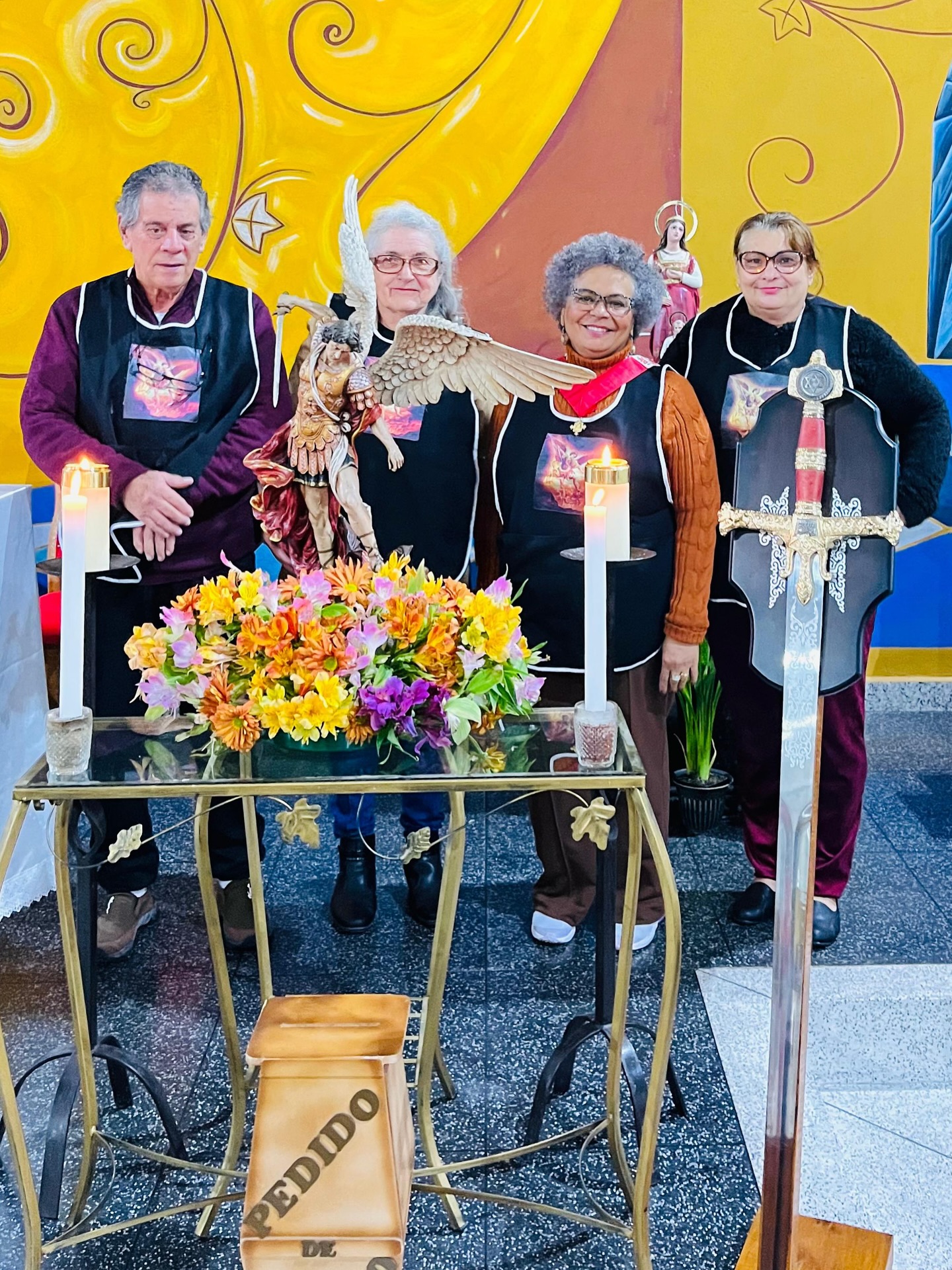 2º dia da Quaresma de São Miguel 🛡⚔️
(Sábado 16/08)
A certeza da vitória de Deus em nossa vida por meio do Arcanjo São Miguel nos enche de esperança nesse tempo tão especial para a Igreja e para nós, seus devotos.
Quaresma em honra do glorioso Príncipe dos Anjos, nos colocamos debaixo de sua proteção e invocamos seu auxílio em nossas necessidades.
Que ao longo desses 40 dias tenhamos a graça de uma intimidade com Deus, por meio de São Miguel, e que os santos anjos nos acompanhem a cada dia!
PARTICIPE, hoje segunda-feira 18/08 3° dia às 20h.
⛪️Igreja Santa Luzia
📍Rua Clara Muchine Costa, 351 Jd. Saporito Taboão da Serra -
ℹ️Info: Tel: 11 4137-8399 WhatsApp: 11 4139-1821
#paroquiasaopedroapostolo #paroquiasaopedro #paroquiasaopedrotaboao
#pspa.#Rezeconosoco #IgrejaMatrizSaoPedroApostolo #IgrejaNossaSenhoradasGraças #IgrejaMariaMaedaIgreja #IgrejaNossaSenhoradeFatima #IgrejaSantaLuzia