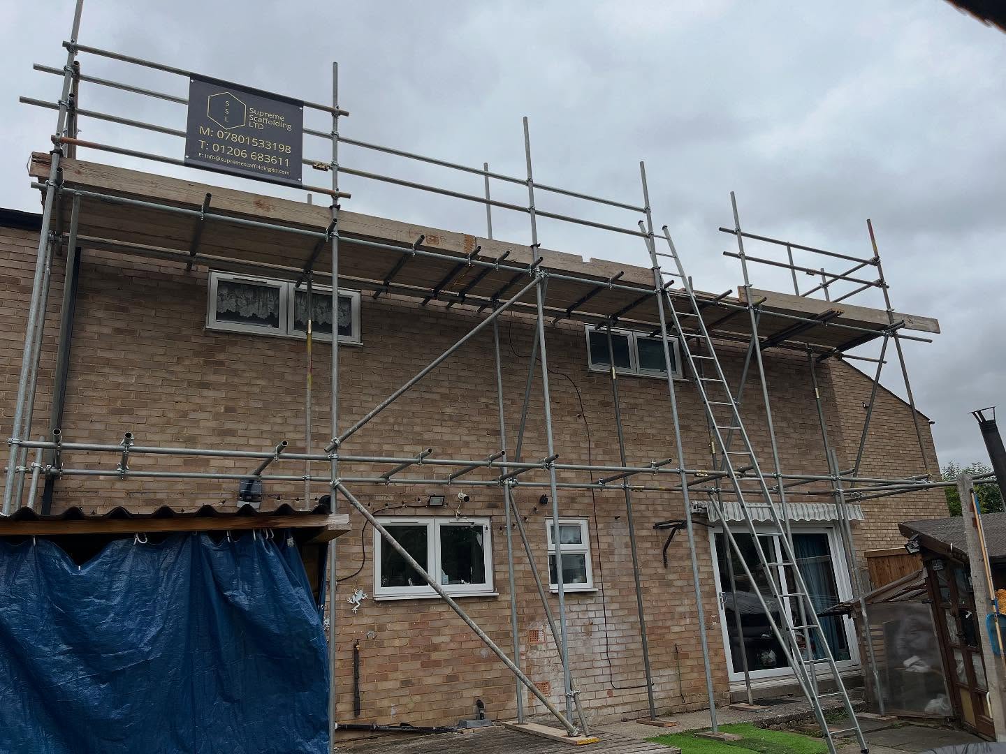 ⭐️Scaffold erected for a new client to allow them access to carry out a full re roof on this property⭐️