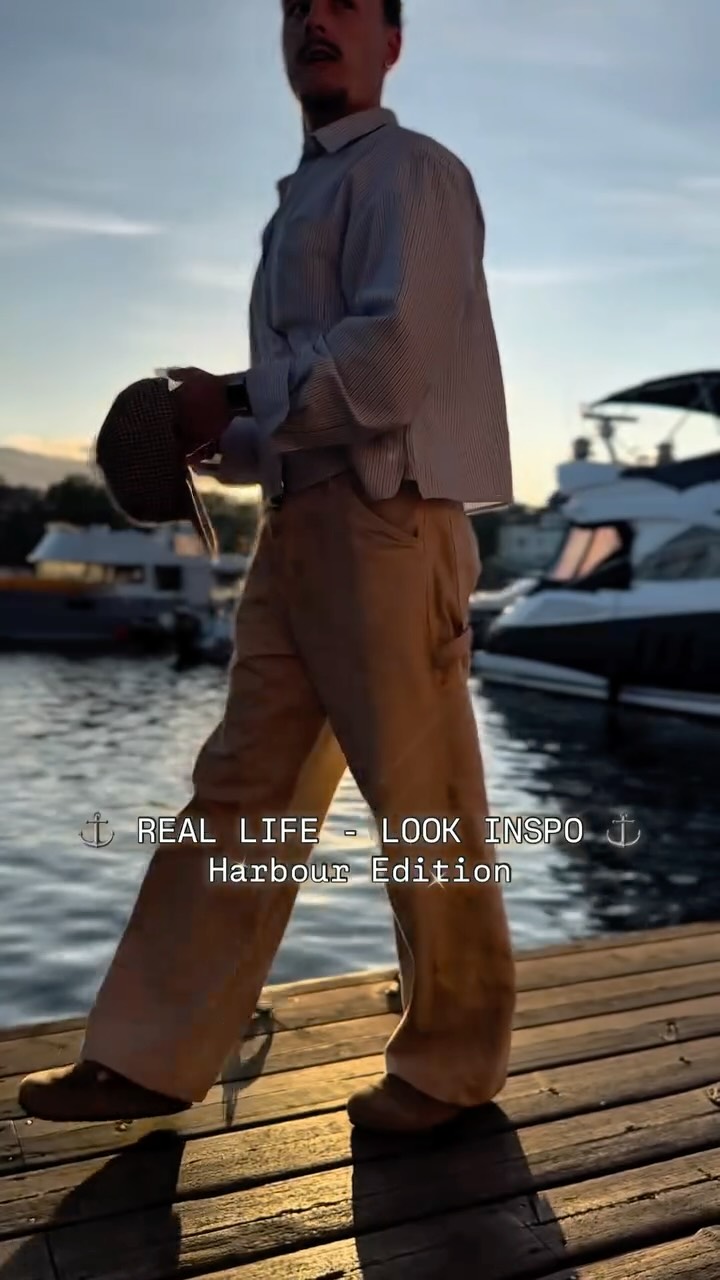 🇸🇪⚓️ REAL LIFE Look Inspiration – straight aus Saltsjöbaden Harbour, Stockholm, Schweden!
Echte Menschen. Echte Looks. Pure Scandi-Vibes.
Doch bei jedem Style spürt man sofort:
👉 Ein RE/DESIGN FEHLT. ♻️✨
Denn erst mit einem einzigartigen Upcycling-Piece wird ein Look komplett – individuell, nachhaltig und unverwechselbar.
💬 Welches Piece würdest DU dir mit uns gemeinsam re/designen?
#ScandiStyle #RealLifeLooks #StreetstyleInspo #Saltsjöbaden #HarbourVibes #SustainableLuxury #UpcyclingFashion #LuxuryRedesign #CircularFashion #StyleWithPurpose