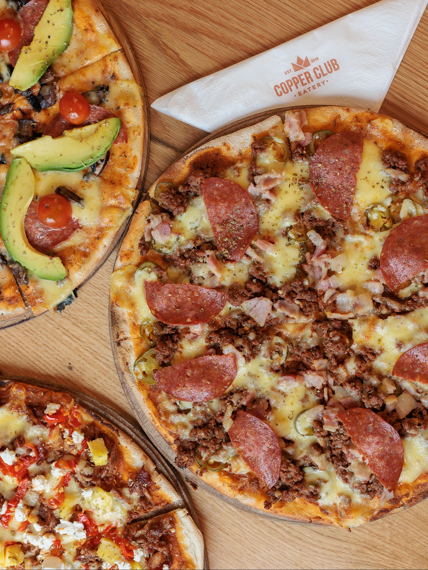 Feast your eyes on comfort food done right! TheCopperClub is all about mouthwatering burgers, cheesy pizzas, and indulgent bites that hit the spot every time. Pair it with crispy fries and a decadent milkshake and you’ve got the ultimate treat-yourself meal.
#BurgerLovers #PizzaTime #FoodieFinds #ComfortFood #MilkshakeMagic #Foodstagram