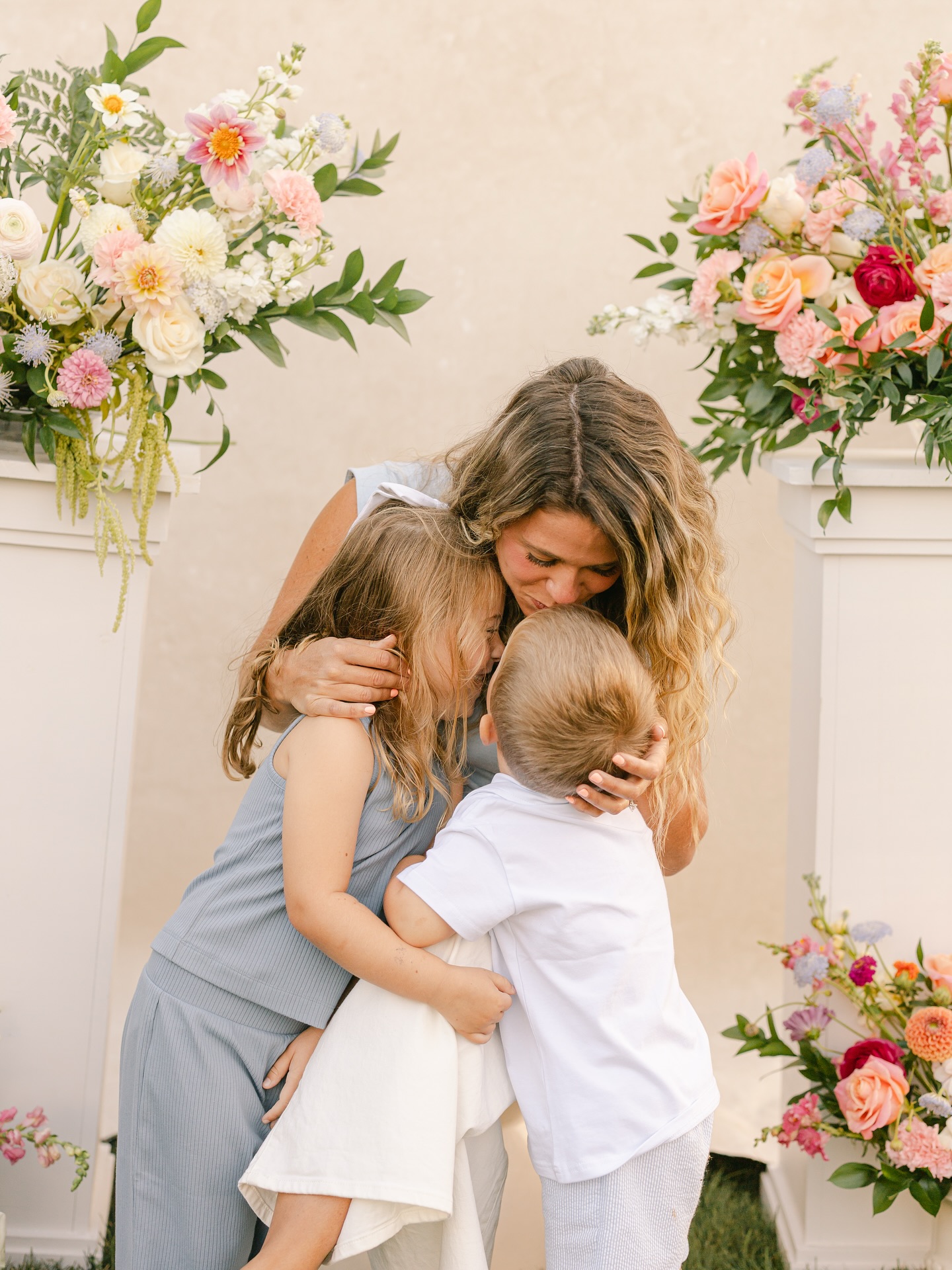 Busy wedding season madness has begun! 🎉 The next 8 weekends I’ve got 14 weddings to flower up, all while juggling mom life, back-to-school chaos, dance shoes, soccer cleats, and about a million snacks in between. Send coffee… and maybe wine... casamigos? All 3? 😂😂😂
Feeling so lucky to be apart of these couples’ special days ahead! 🌼🌼🌼