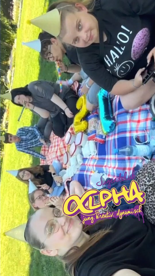 Heute waren wir gemeinsam Tretboot fahren und danach zusammen schön picknicken auf der Freundschaftsinsel. 🌞
Vielen lieben Dank an @_officiallyjona_ für das schöne Reel.
#WisstIhrBescheid
#JugendclubAlpha
#SommerZuhause
#Schlaatz