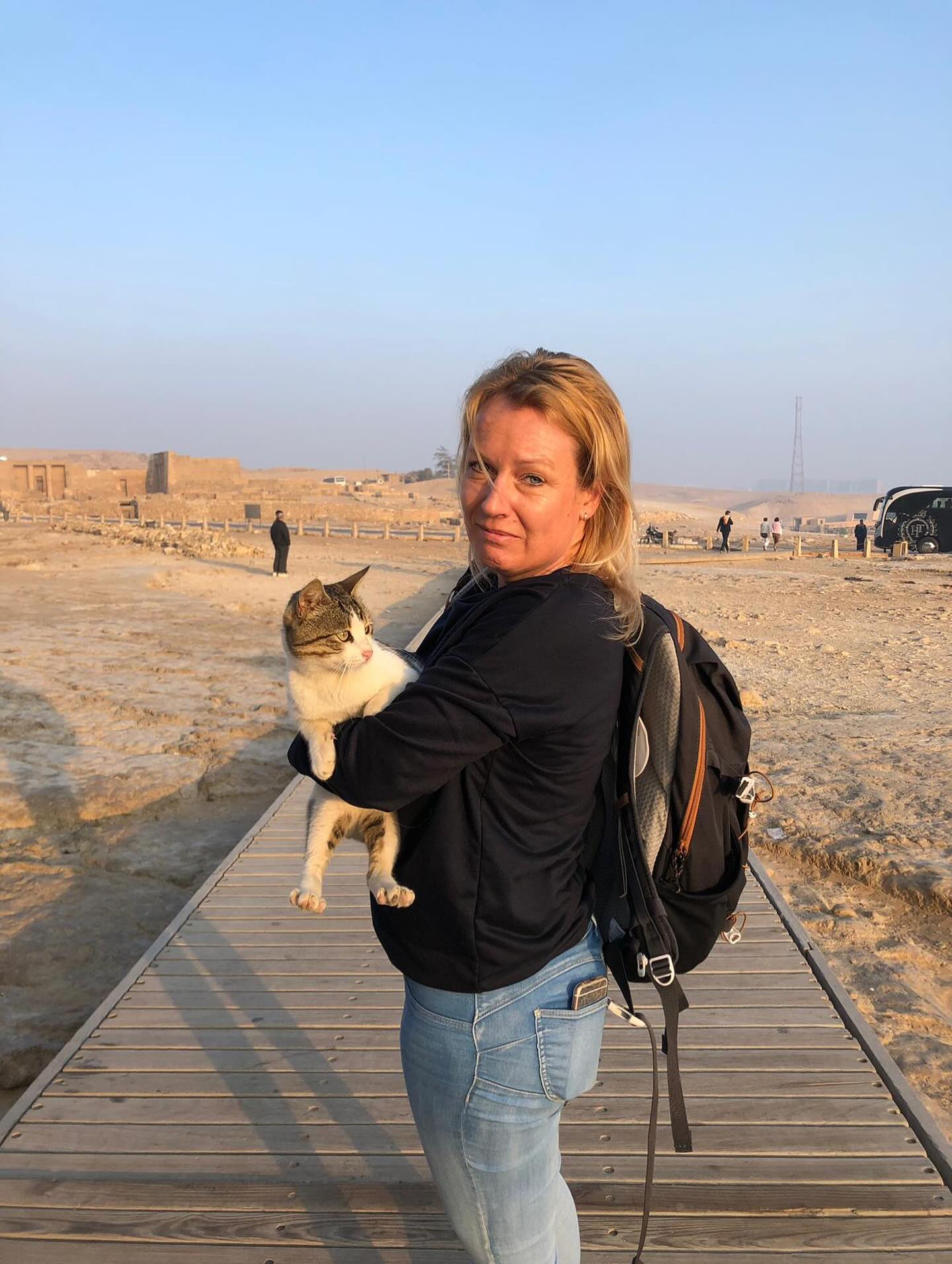 Deuxième partie ✨ j’ai appris à être copilote (passion de dingue mais tellement 🤪🥰)
✨ j’ai appris à cuisiner 😅
✨j’ai appris que j’étais hypersensible mais que j’avais aussi parfois un cœur de pierre 🫣🙄
✨ j’ai appris que j’avais cette faculté d’aider et que j’aimais réellement ça et que cela fait partie de ma mission de vie.
Bref j’ai appris à passer du temps avec moi-même et à aimer et tant encore.
Mais surtout j’ai compris que j’avais cette « soif » d’apprendre encore et encore. Cette énergie qui coule en moi est ma ressource, mon leitmotiv, ma détermination. J’ai compris et appris mais j’ai tellement encore à apprendre de moi, de la vie. J’ai compris également qu’à la cinquantaine une nouvelle porte s’ouvre à soi. Aujourd’hui, je me dis que j’ai encore plus envie de vivre, d’apprendre encore et encore mais aussi de découvrir ou même de redécouvrir ce que je n’arrivais pas à voir auparavant. Et je me dis merci la vie, merci aux gens que j’aime, je me dis merci aussi (après tout pourquoi pas 😁👍😅) et à celles et ceux qui ont eu une pensée pour moi je te dis tchin tchin et te dis merci tout simplement 🙏😉😘 Carol #croireensoi #energie #energiepositive #ame #50andfabulous