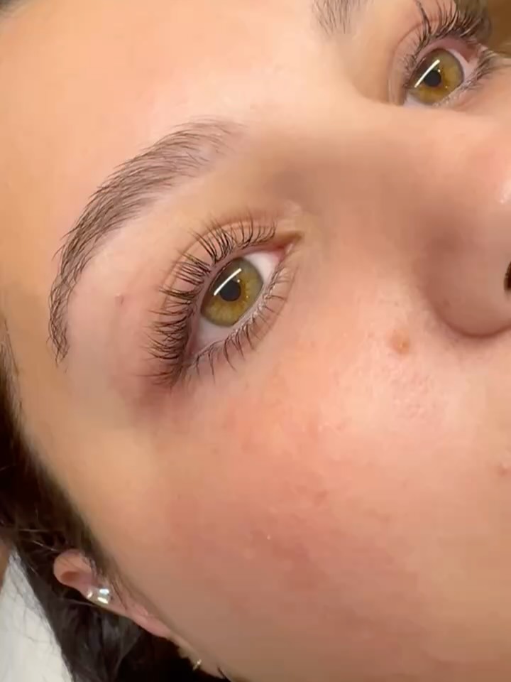 Pro tip: book your brows or lashes with your hair appointment to save time and money, and leave the salon looking as good as you feel ✨ DM us for our OHB client discount code!
Some recent gorgeous lashes & brows by @skincareby.sophia and @oliviascalisimakeup