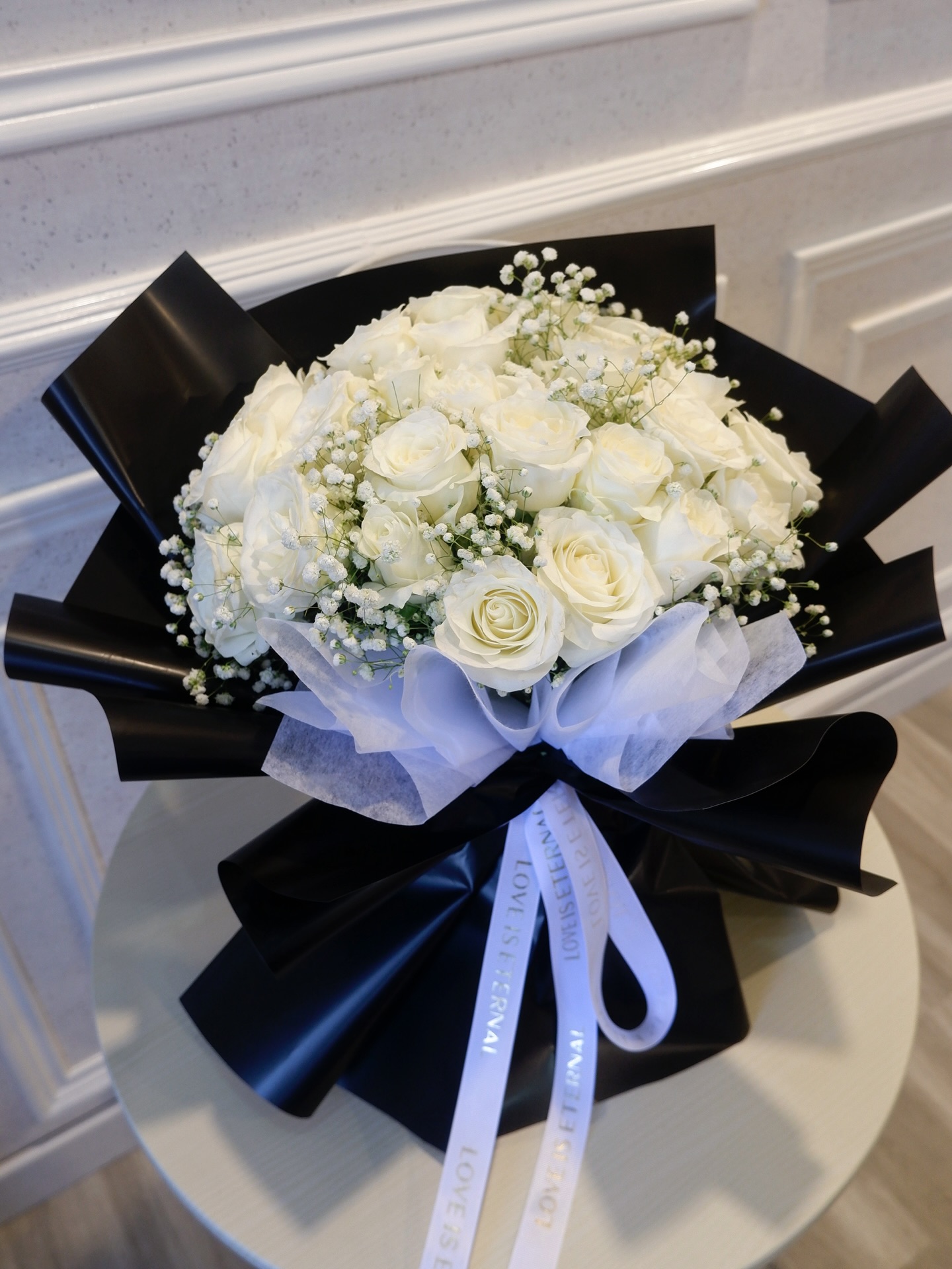 When words fall short, let white roses speak .
imported with care, crafted by nature ✨
#importedrose #bouquetmedan