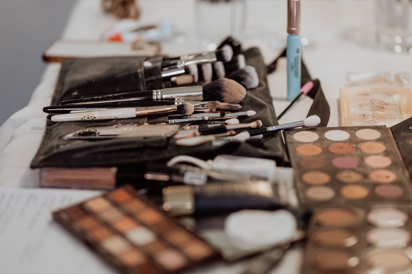 Du kannst nicht aus einer leeren Tasse genießen ☕️
Nimm dir heute Zeit für dich 💕
#selfcaredaily💆🏼♀️ #GlowFromInside#balance #déesse #mariasfrisurenwerkstatt
📸 @angelika.wagener
📚 @andrella.grafik
@deesse_cosmetics_official