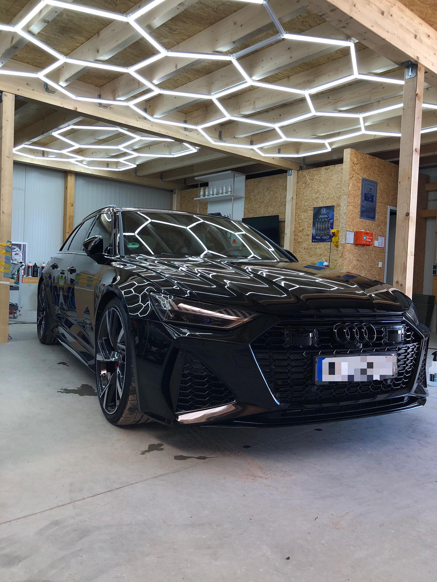 🔍 Im Detail: Was macht den RS6 so besonders?
→ Der 4.0l V8 Biturbo mit 600 PS unter der Haube.
→ Die unverwechselbare, dominante Breite und Muskelpakete.
→ Die scharf gezogenen Linien, die die Lichtreflexe jetzt noch spektakulärer einfangen.
→ Diese ikonischen, maßgefertigten RS-Felgen.
Wir haben jede dieser Tugenden mit einer mehrstufigen Lackkorrektur und einer Wachsversiegelung in Szene gesetzt. Der Lack atmet jetzt wieder und strahlt mit einer Tiefe, die seinesgleichen sucht.
- Anzeige / Werbung
#detailing #reken #heiden #borken #gescher #velen #hochmmor #dülmen #haltern #aufisport #audi #rs6 #servfaces @servfaces_gmbh #carwash #cleancar #detailersgermany #RS6 #AudiRS6 #V8 #TwinTurbo #ExhaustSound #RollingShot #DriveSound #CarSounds #Audi #WagonLife #PerformanceWagon