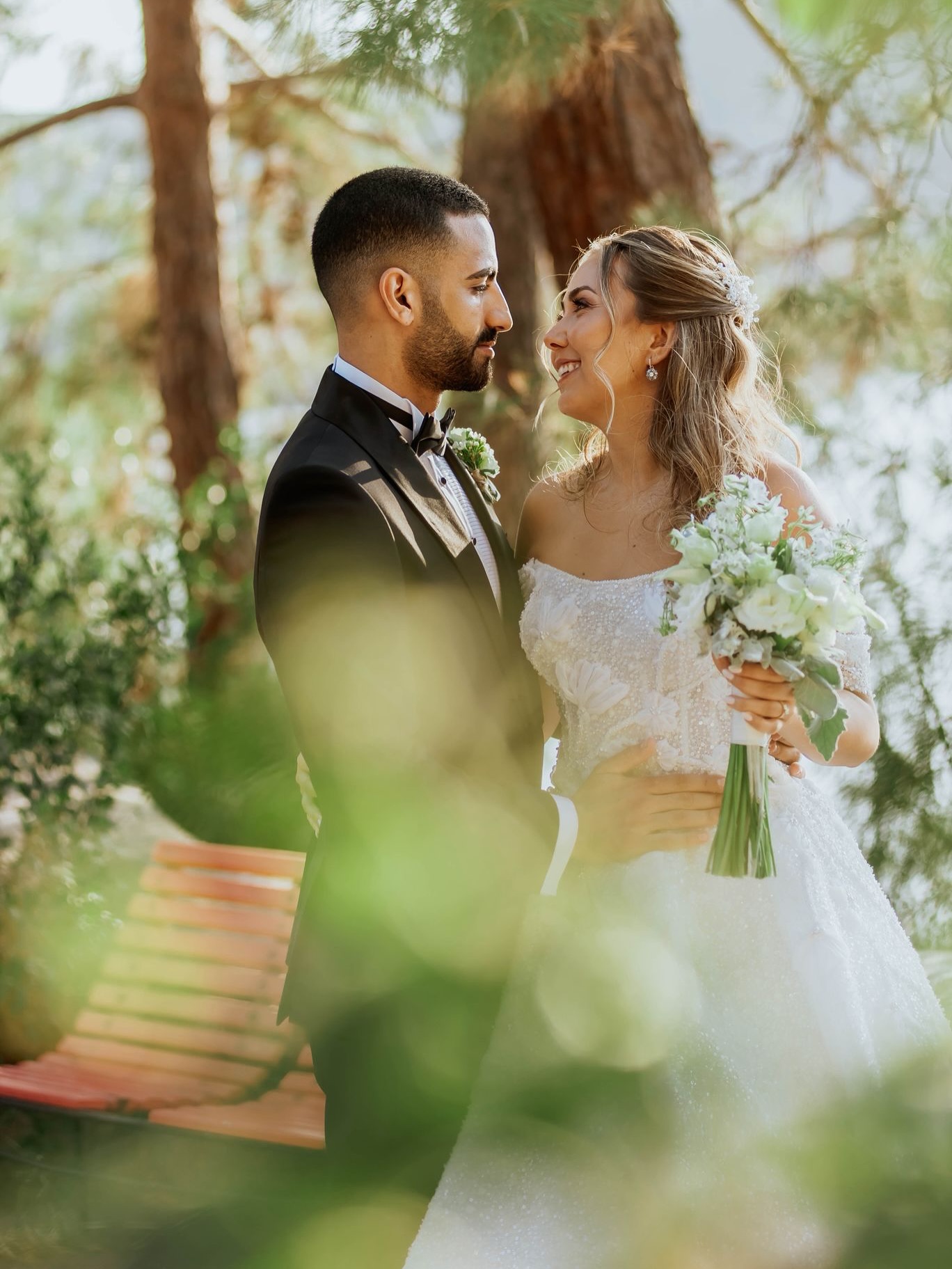 Our beautiful bride, Çağla looking like an absolute sunshine. We wish her all the happiness in the world🕊️
#novabella #novabellabride #weddingdress #bridalcouture #handmade #bridalgown