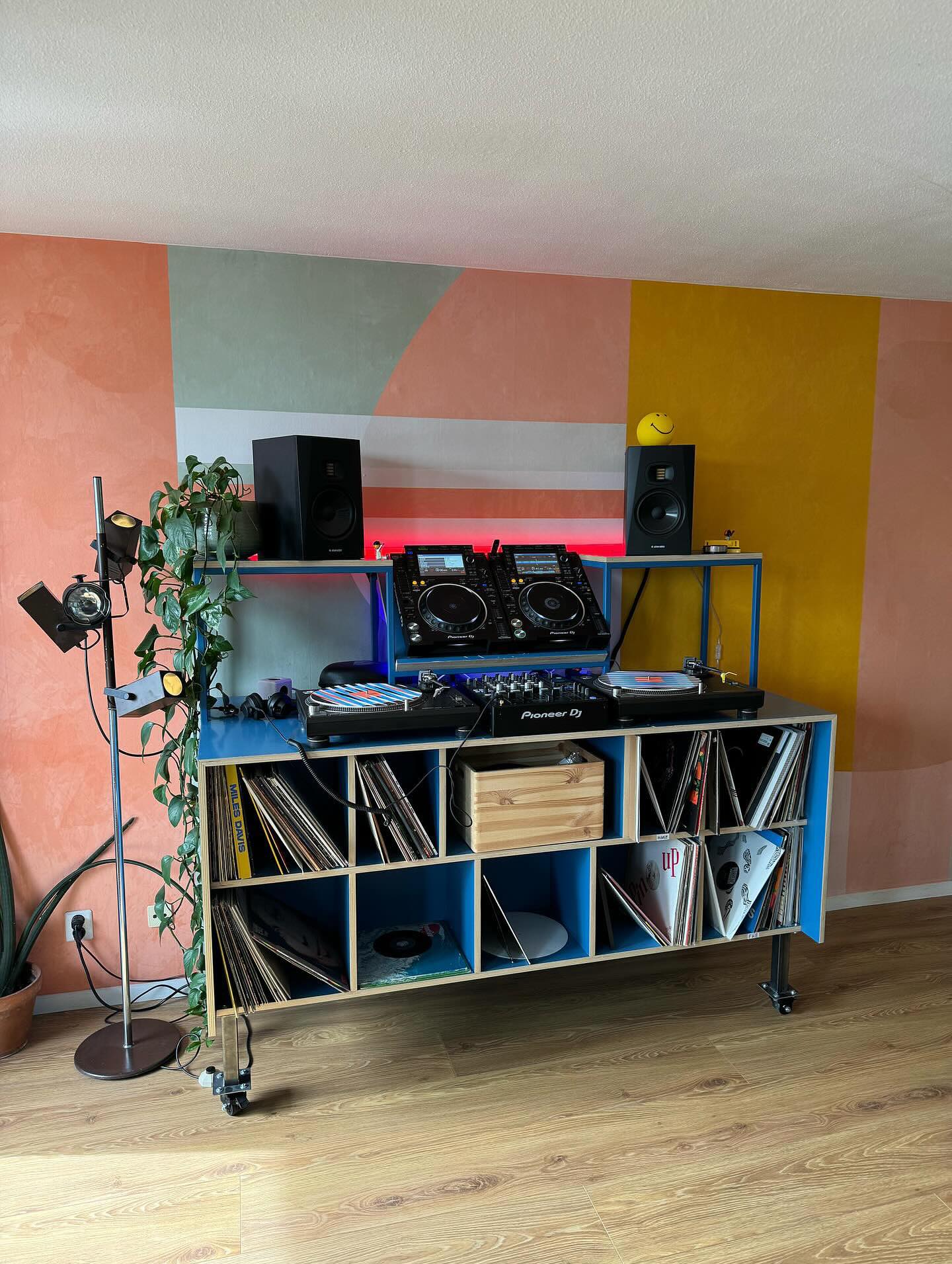 Vibe check 1..2..3…🎤 How do you like this setup from @marijn_arbouw
Follow @doyouspin for more !