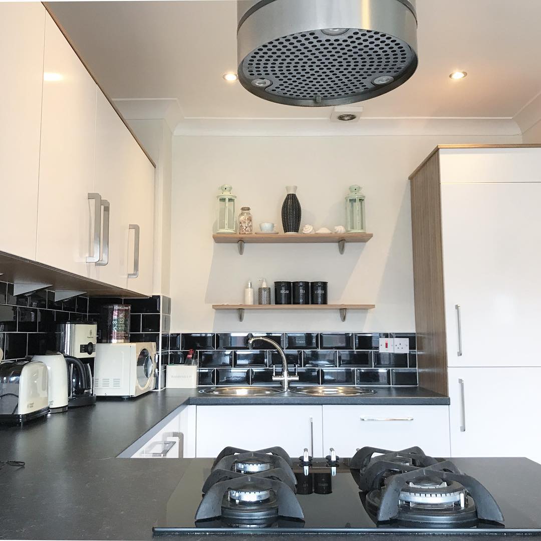 Another house cleaned! If you want your house to gleam like this, drop me a text or message! 💖