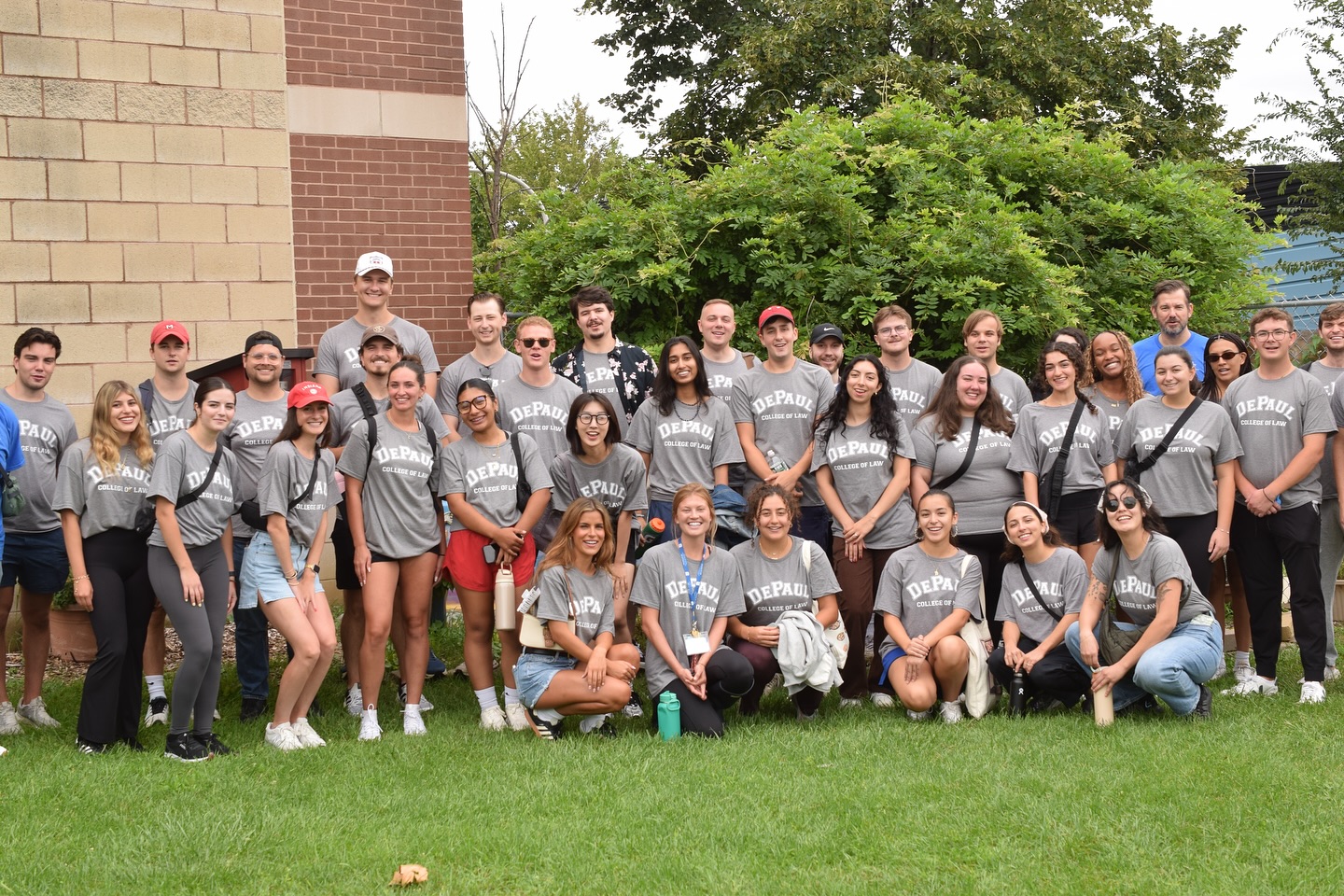 Having out wonderful Volunteers (and future lawyers!) from @depaullaw . Together we learned what it meant to be in community and serve others, along with taking time for ourselves (an others!). We are so grateful for them taking some time during orientation to come help us! 🌿
If you or your organization want to come volunteer with us, please reach out via our website!!