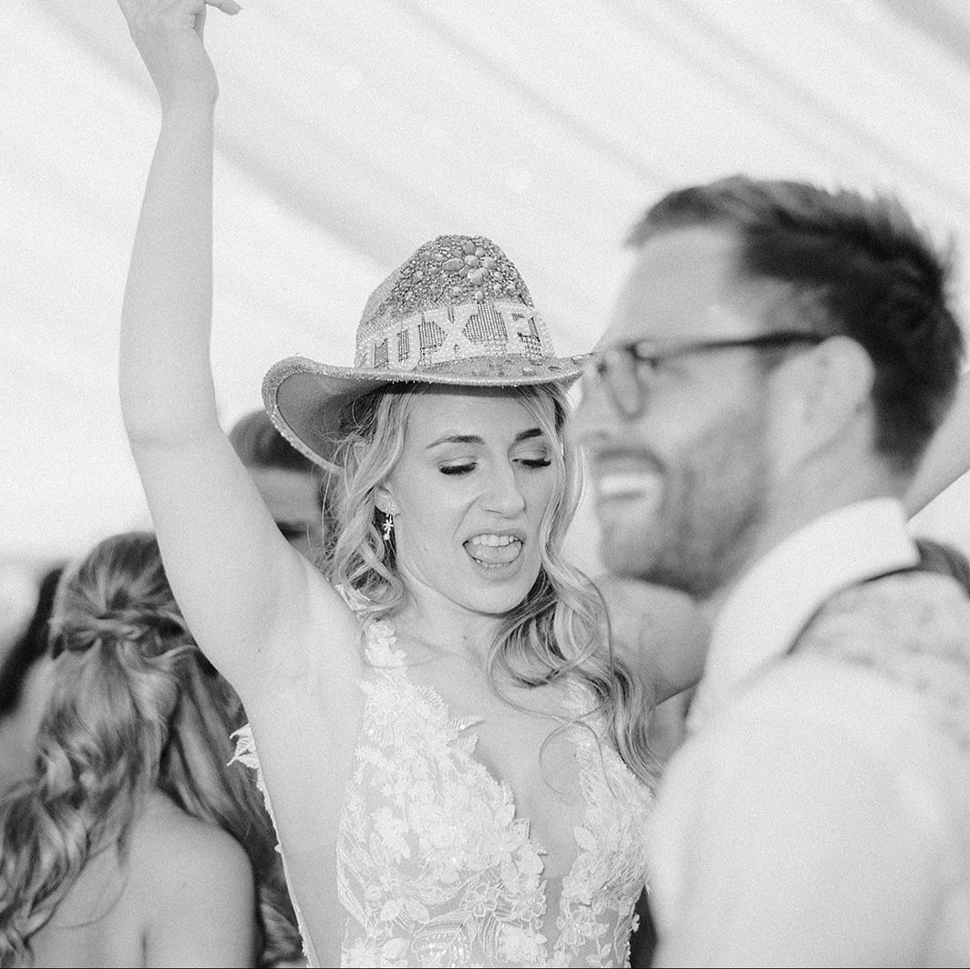 Leigh-Ann & Alex - these dance floor props are fire! What a night celebrating with you - everything about it was absolute goals!! 🕺💃🪩🥂
Videographer //@foxfilmsvideography
Venue // @ardingtonhouseoxford
Wedding Planner // @leticiaroseweddings
Photographer // @cristinailaophoto
Dress // @whitelaceandbutterflies
Bridal Robe // @nolagrey_uk
Groom’s Suit // @zebelofficial
Hair // @kjghair_
MUA // @kirstylouisemua
Harpist // @theharpladyuk
Candy Floss //@sugarpuflondon
360 Booth // @k360events
Florist // @foxglovesandroses
#Tuxfizz #ukweddingband #barnwedding #cotswoldwedding #weddingmusic #firstdance #firstdanceinspo #ukweddingplanning #weddinginspo #weddingcover #romanticweddingmusic #firstdancesong #firstdanceroutine #weddingband #functionband  #weddingsinger #twia #bridalgown #weddingsdress #weddingdancefloor #weddingdances #weddingdancechoreography