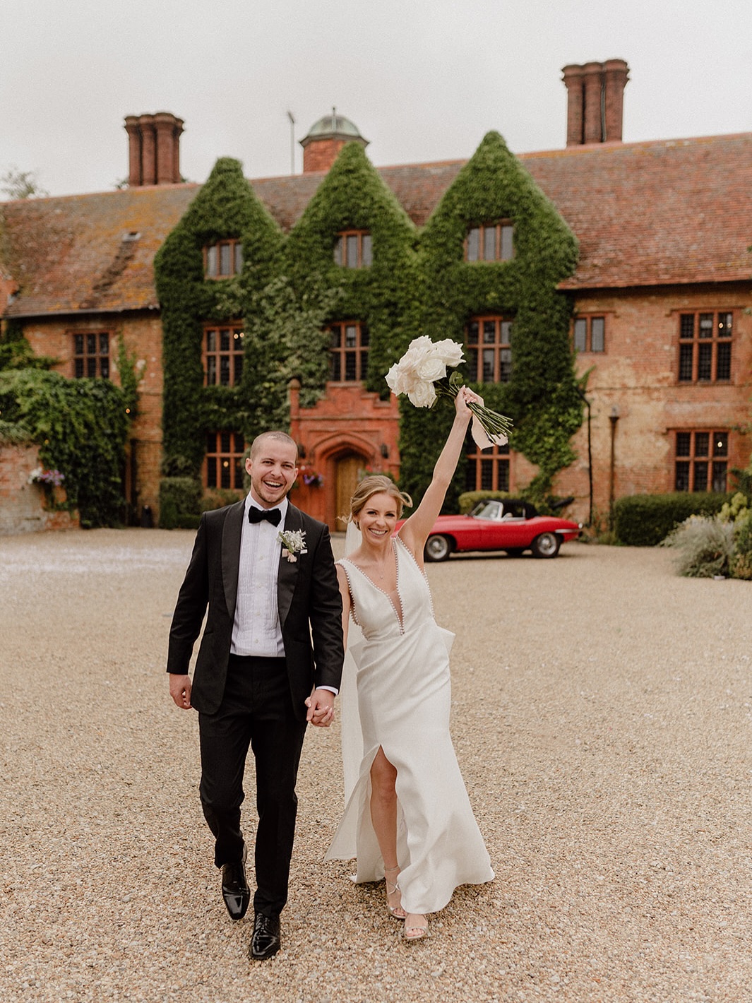 There’s nothing I love more than seeing my hair & makeup seamlessly complement the whole vibe of a wedding day. Timeless beauty that lasts right through until the final dance – that’s always my goal. My gorgeous bride @emilywhiterod94 looked radiant from start to finish, and seeing her so happy makes my heart melt . This stunning character-filled venue @woodhallmanor was the dreamiest backdrop, and I’m so grateful to have these moments captured by @joshua_gooding shared with me! Happy anniversary ❤️
#bridalmakeup #bridalmakeuplook #bridalmua #weddingmakeupartist #weddingmakeup #bridalhair #bridalhairandmakeup #modernbride #stylishbride #bridalbeauty #timelessbridal #ukwedding #weddinginspo #weddingmorning #glowingbride #bridalmakeupartistry #makeupartistuk #bridalmuaartist #bridegoals #weddingdayglow #cambridgehairandmakeup #cambridgemakeupartist
