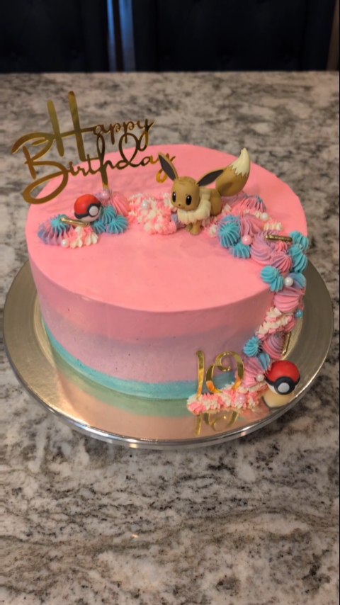 Gotta catch em all! Pokemon Evee cake
#happybirthday #birthdaygirl❤️ #birthdaycake #pokemon #pokeball #eveepokemon #cakesofinstagram #cakesforkids #cakeartist #cakedecorating #homebaker #homebakery #homemade #rachelbakescakes