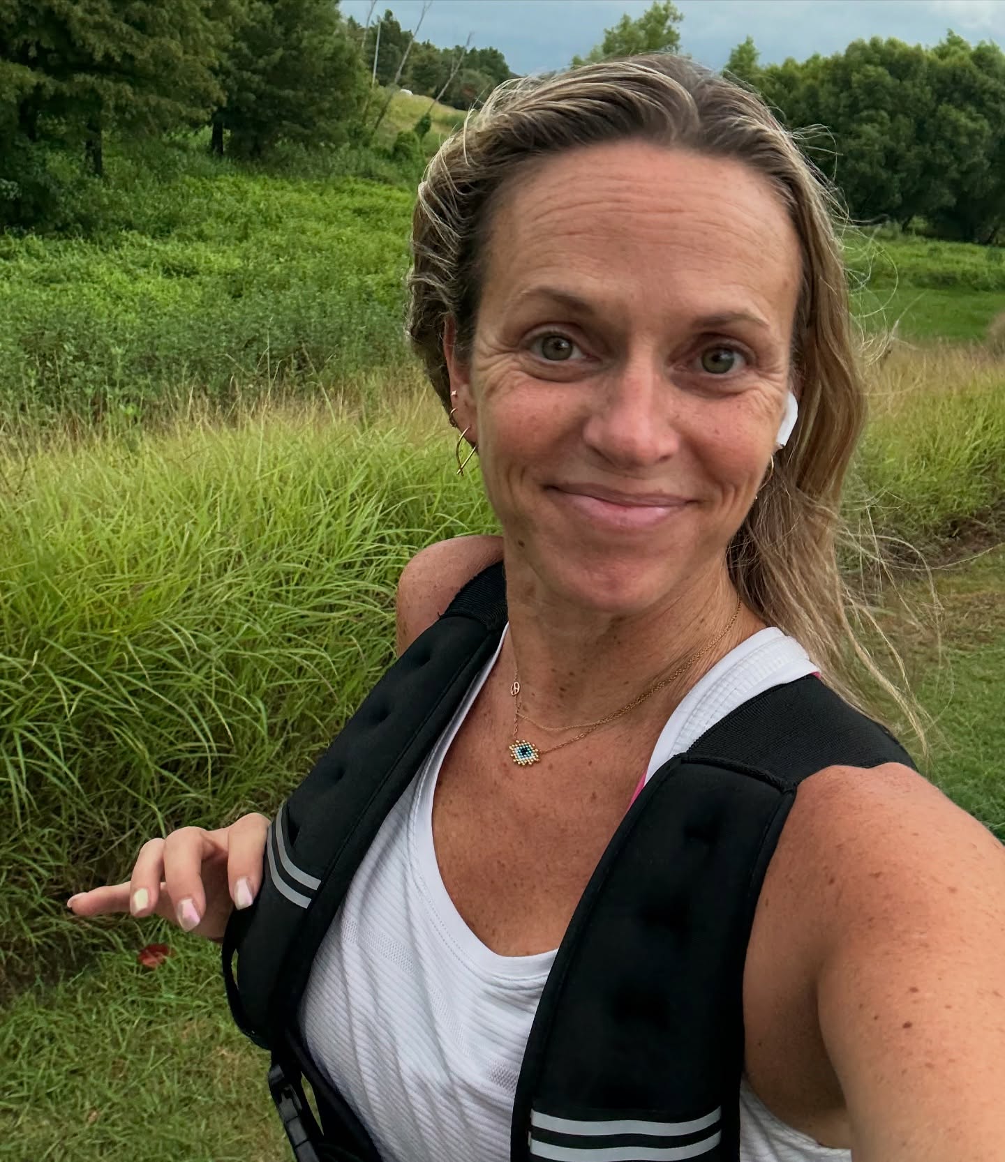 Does this weighted vest make me look sexy? 😂
Swipe!
Combining my “stupid mental health walk” and my weighted vest for a supercharged Wellness walk!😜💗
Inspired by
@theholdernessfamily & @drmaryclaire
#weightedvest #stupidmentalhealthwalk