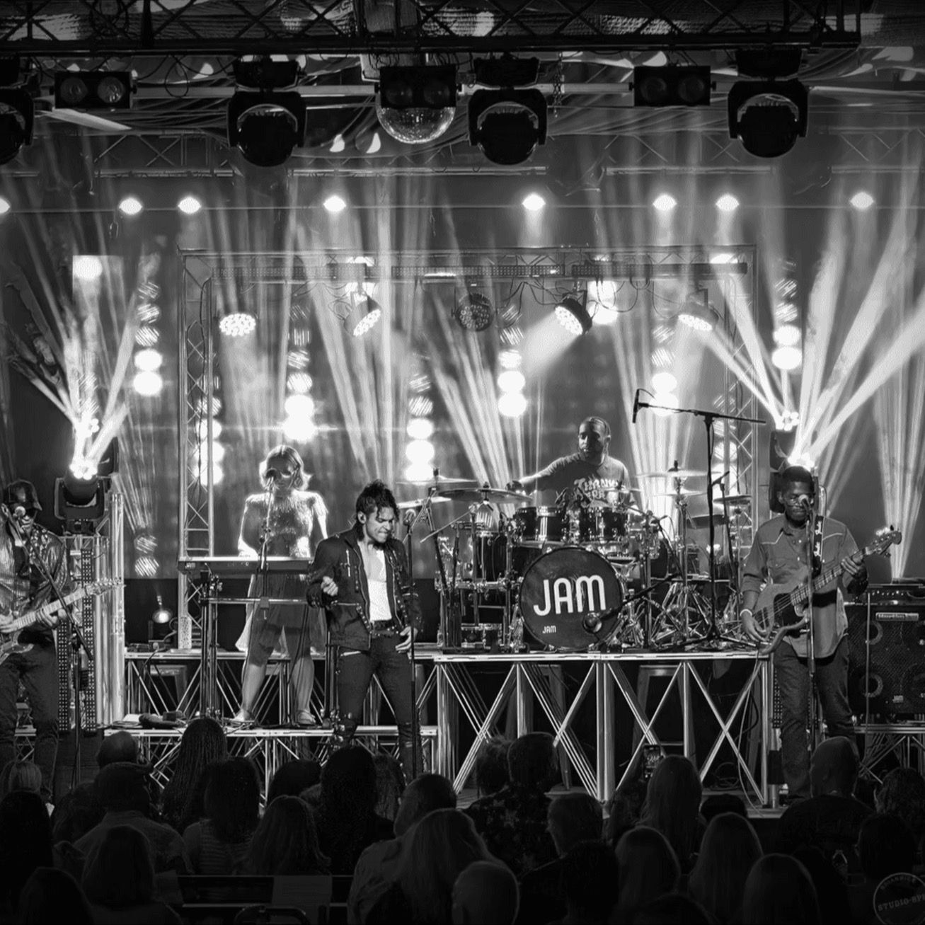 Jam takes to the Main Stage
Saturday, August 16, 2025
7:45 PM-9:45 PM
Jackson and Mars is a high-energy live band and production showcasing the biggest hits of two of pop music’s biggest icons: Michael Jackson and Bruno Mars
August 15-17, 2025
www.festivalofthelittlehills.com
#festivalofthelittlehills #stcharles #missouri, #crafts #food #artfestival #craftfestival