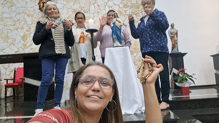 Terço das mulheres da “Igreja Matriz São Pedro Apóstolo”.
Mulheres de fé, venham rezar conosco todas as segundas-feiras às 19h30 na Igreja Matriz São Pedro Apóstolo, convidem as amigas, as mulheres da sua família, as vizinhas.
PARTICIPE!!!
Esperamos por vocês!!
⛪️ Igreja Matriz São Pedro Apóstolo
📍Rua Rosa Provencial Delgaudio 465 Parque Pinheiros Taboão da Serra SP
