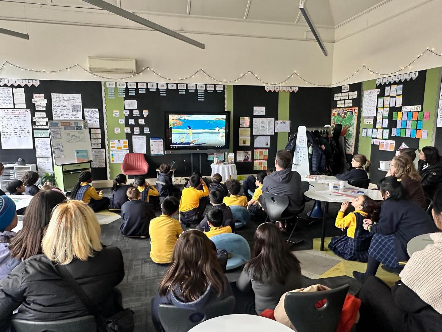 Huge thanks to the 3/4 Learning Community who joined the 3/4 classes for their Reading Session this week! 😁📖
Let the Book Week magic continue! ✨📚