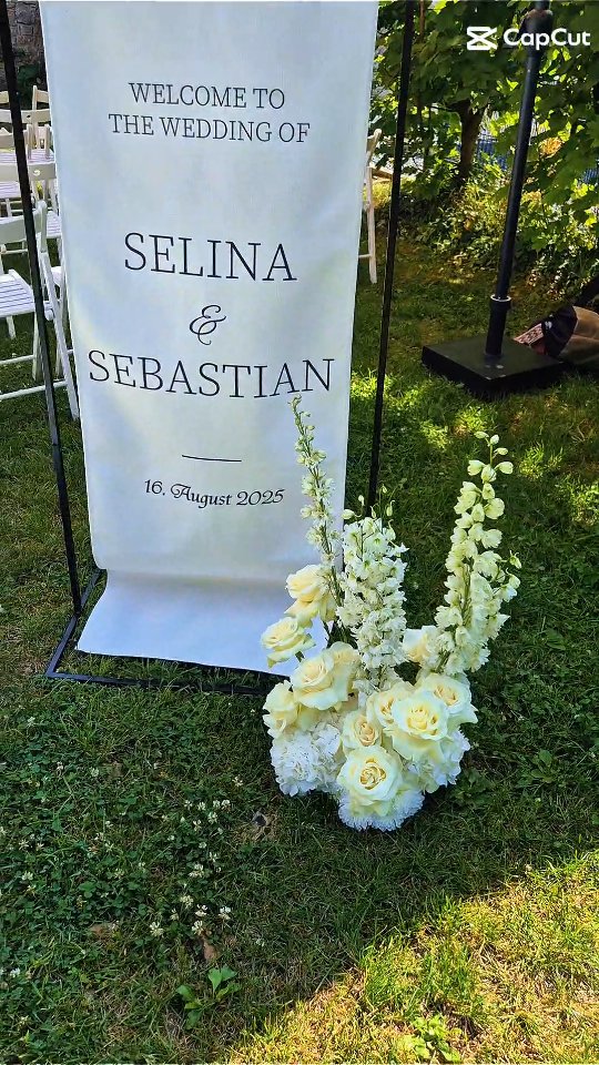 Wir durften eine wunderschöne freie Trauung im Schafhof in Wiesentheid aufbauen mit ganz viel Liebe zum Detail.
@schafhof_wiesentheid @sophia_hochzeitssaengerin
@carolin.schneider.bilderwerke
#wiesentheid #freietrauung #eventlocation #Hochzeit #trauteuch #Dekoration #blumenschmuck #justwow #eventausstatter #mietequipment #2event