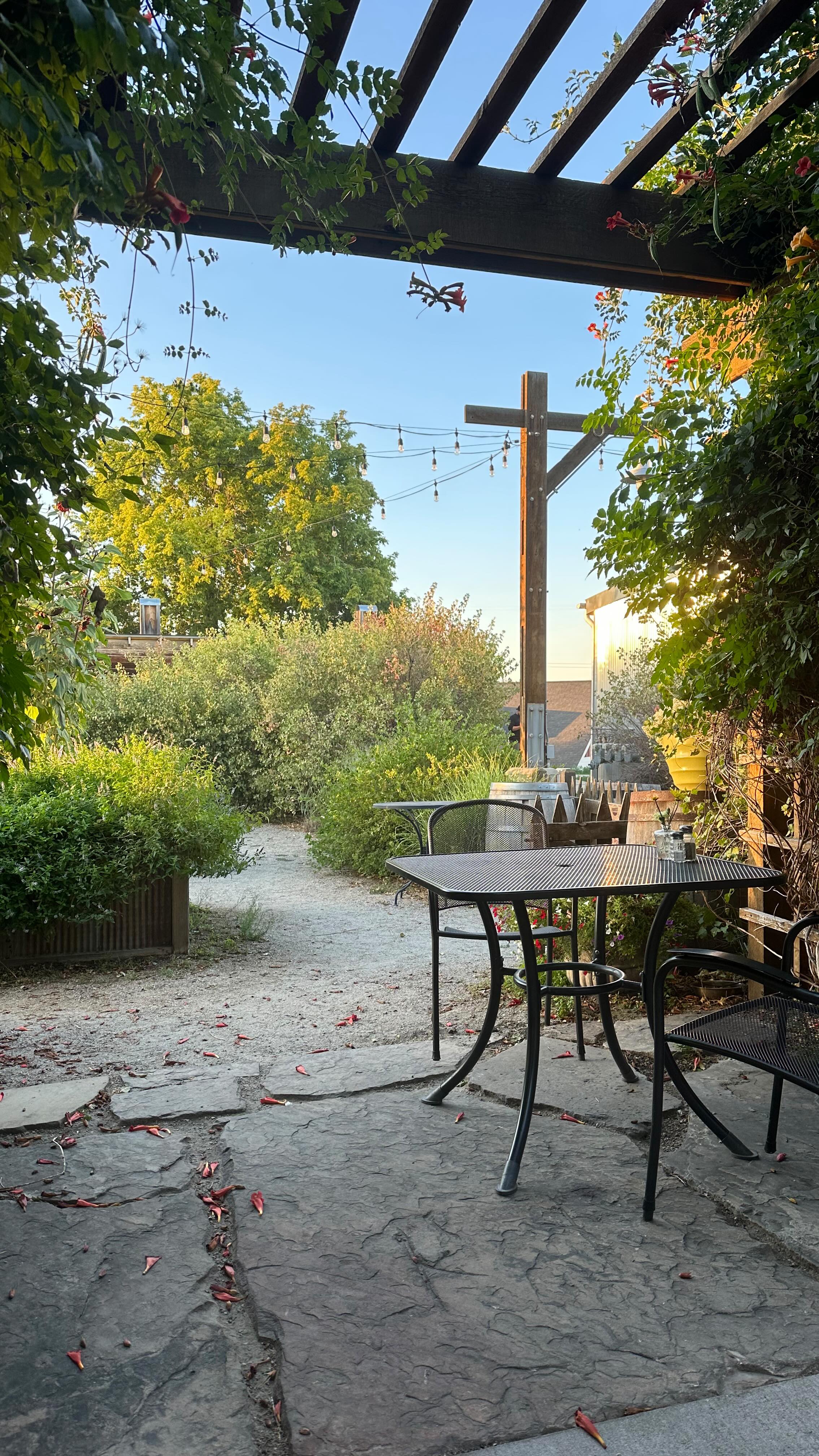 This is your reminder that the glow-up isn’t just about aesthetics—it’s about your mindset.
When you choose to romanticize your daily life, even the small moments start to feel magical.✨
Stop waiting for the big moments, babe.💗
Full episode → Romanticize Your Life: The Psychology of Becoming THAT Girl on Leveled Up Living 🎧
Link in bio !! 🔗
#holisticwellnesscoach #mindsetmentor #mindsetcoachingforwomen #manifestation #thatgirlaesthetic #leveledupliving